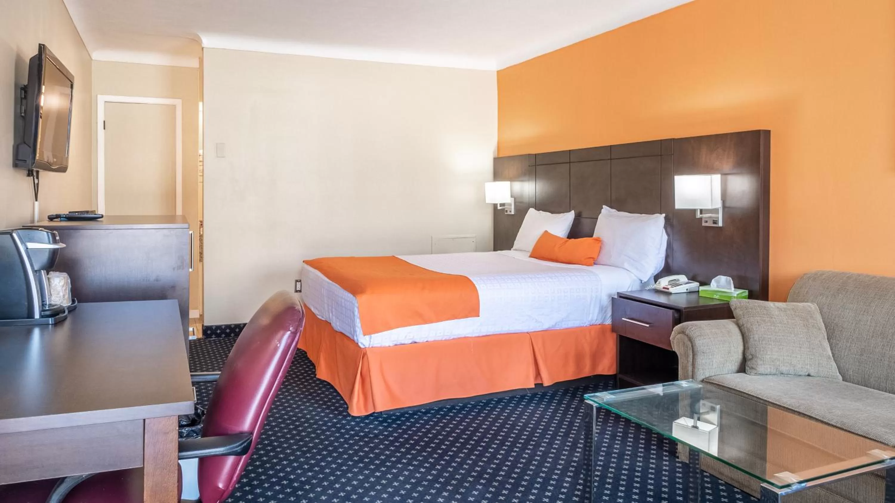 Bedroom, Bed in Knights Inn North Bay