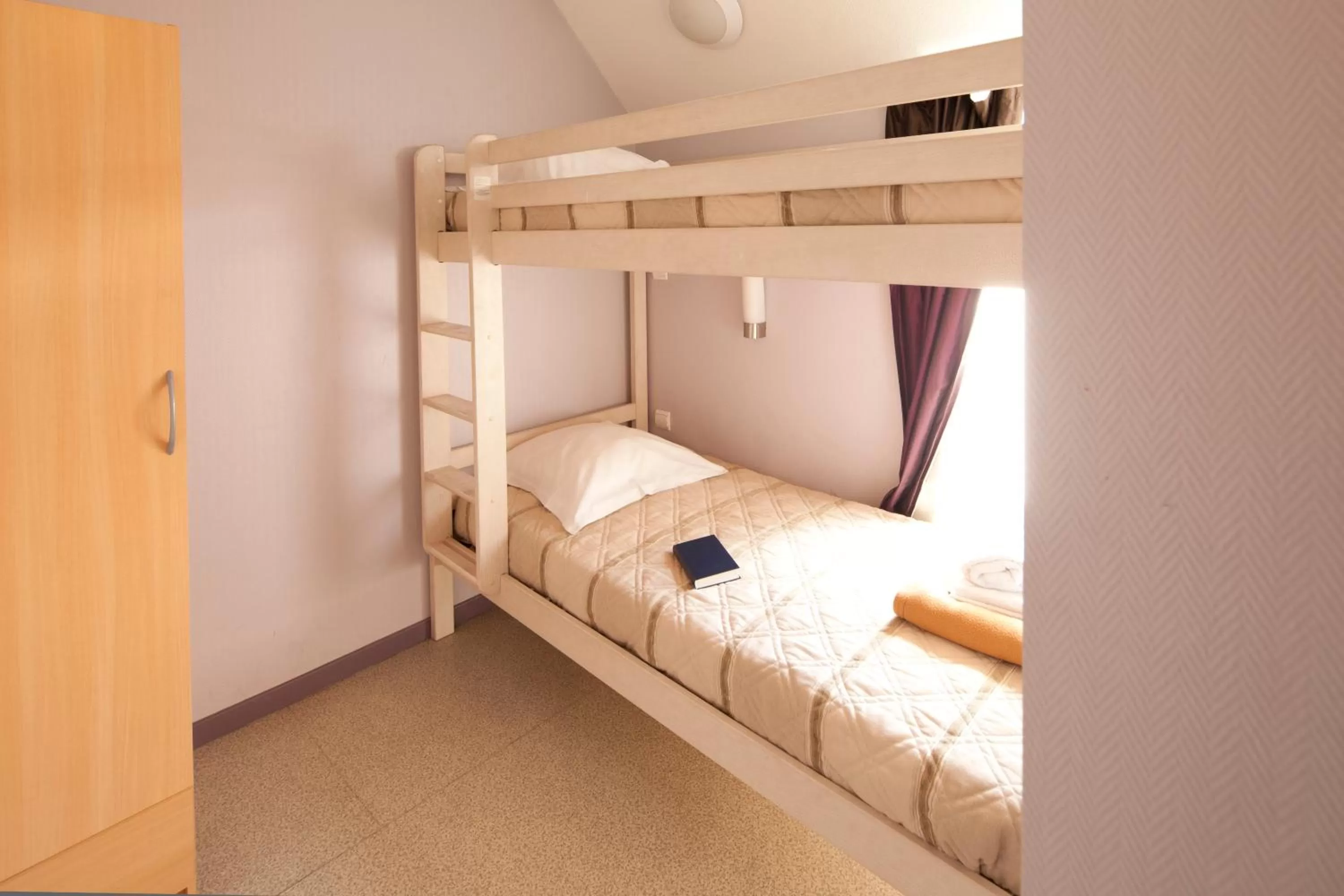 bunk bed in Villa Mariale by Popinns