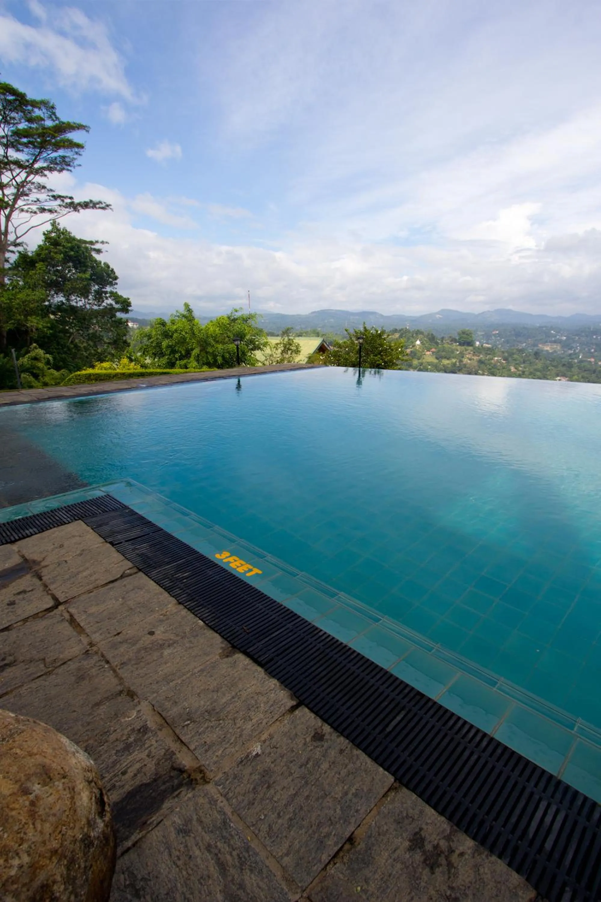 Day in Randholee Resort & Spa