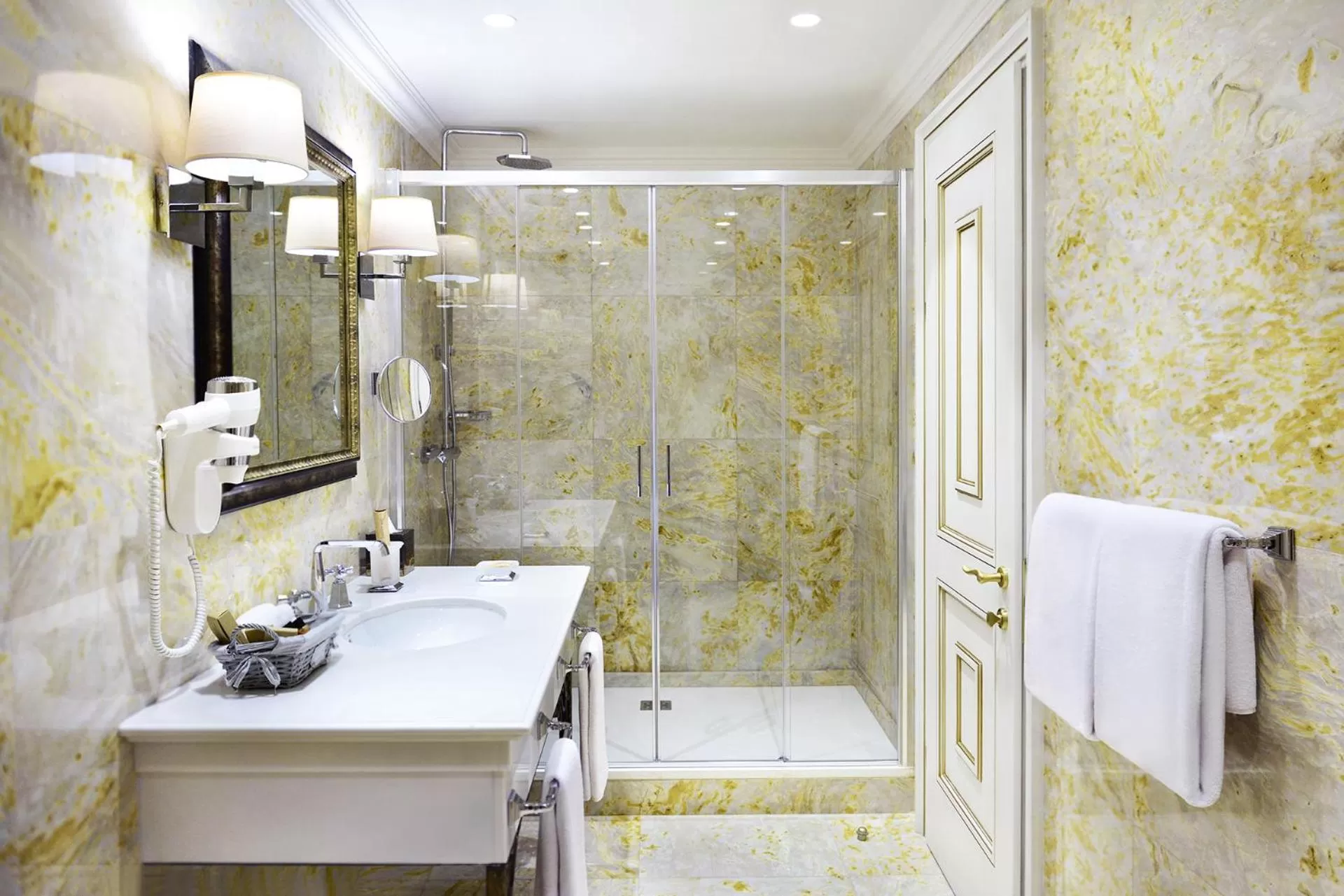 Ambassadori Tbilisi Hotel