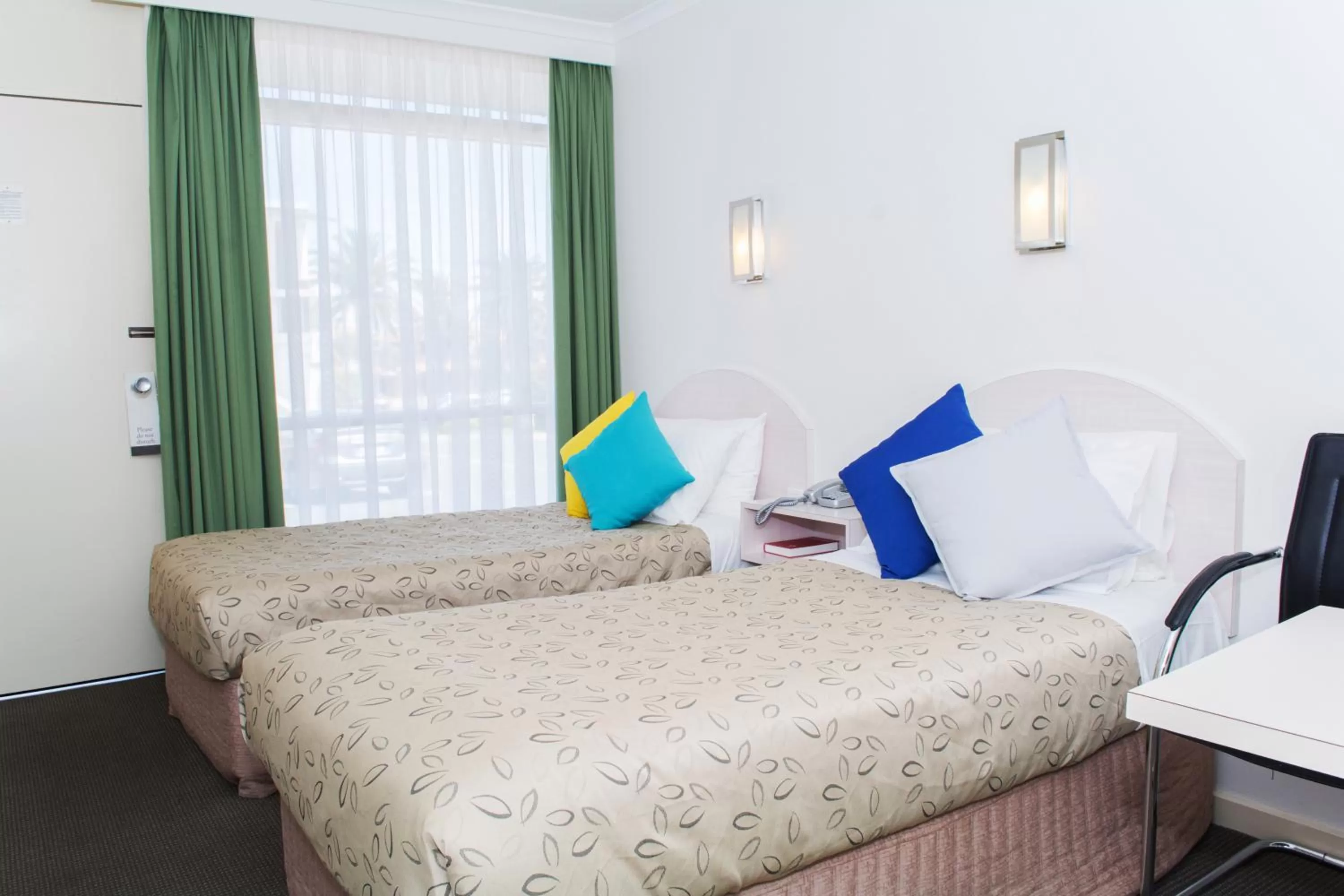 Photo of the whole room, Bed in Alexander Motor Inn