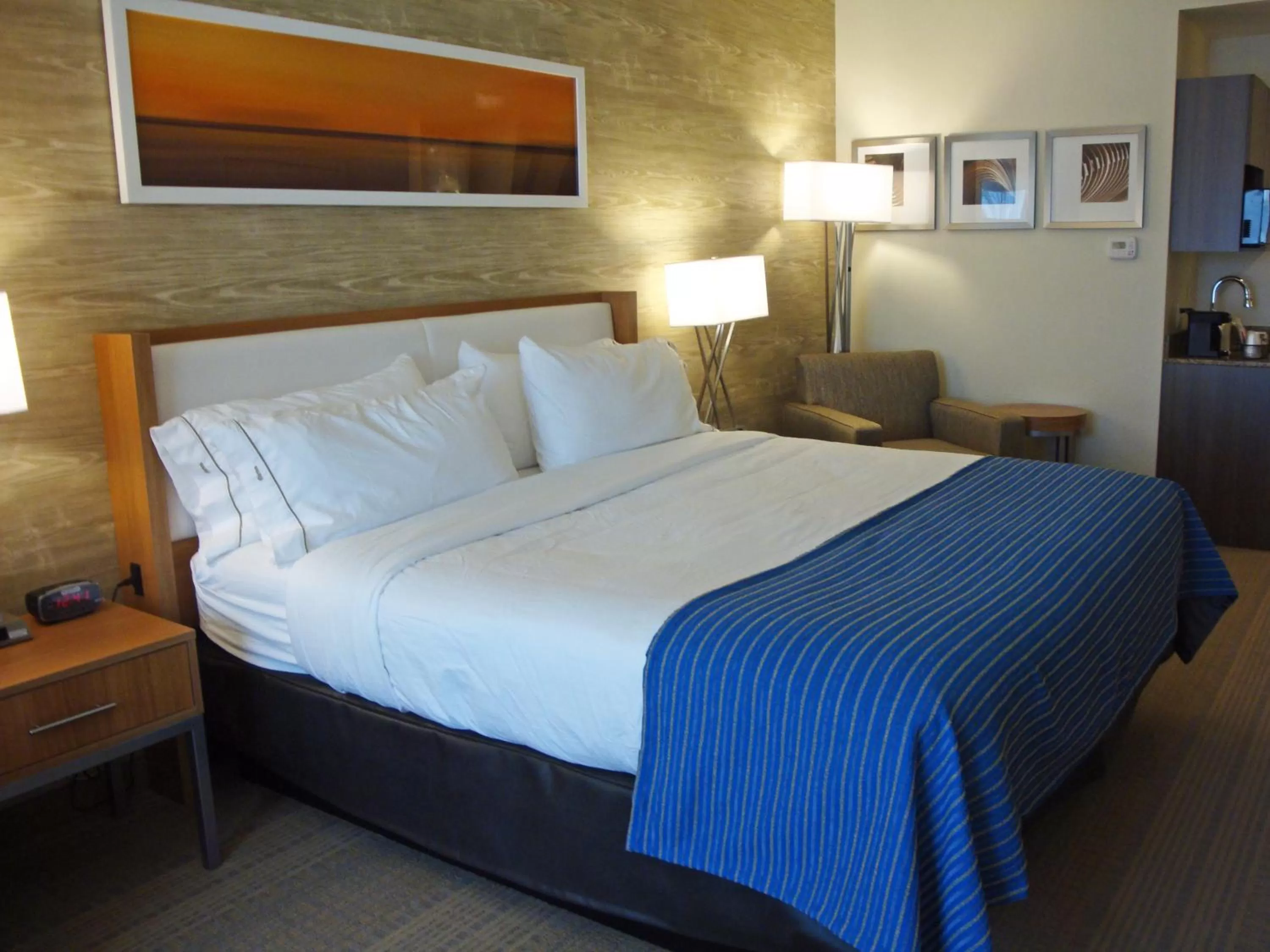 Bed in Holiday Inn Express Pocatello by IHG