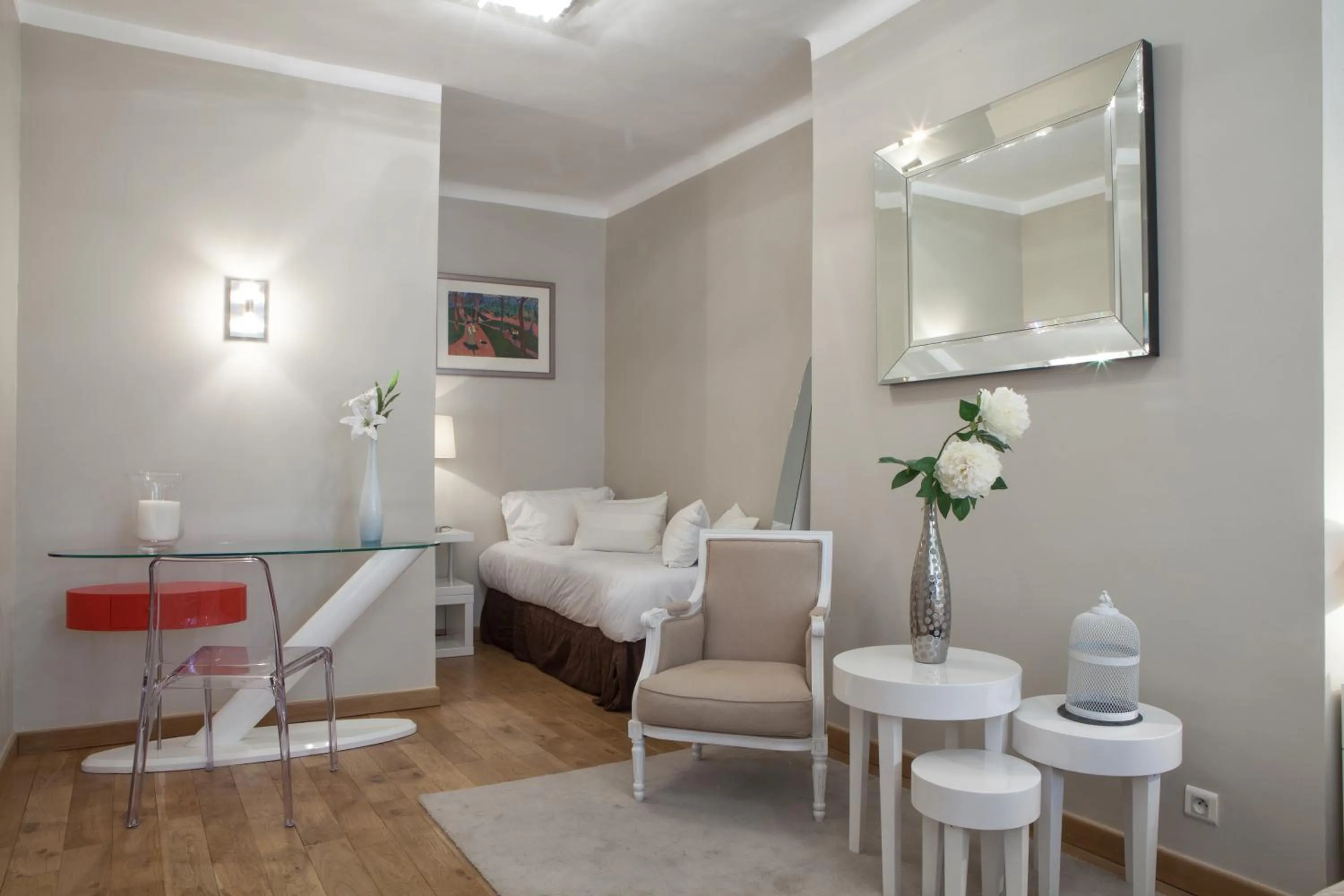 Photo of the whole room, Bed in Hôtel de France