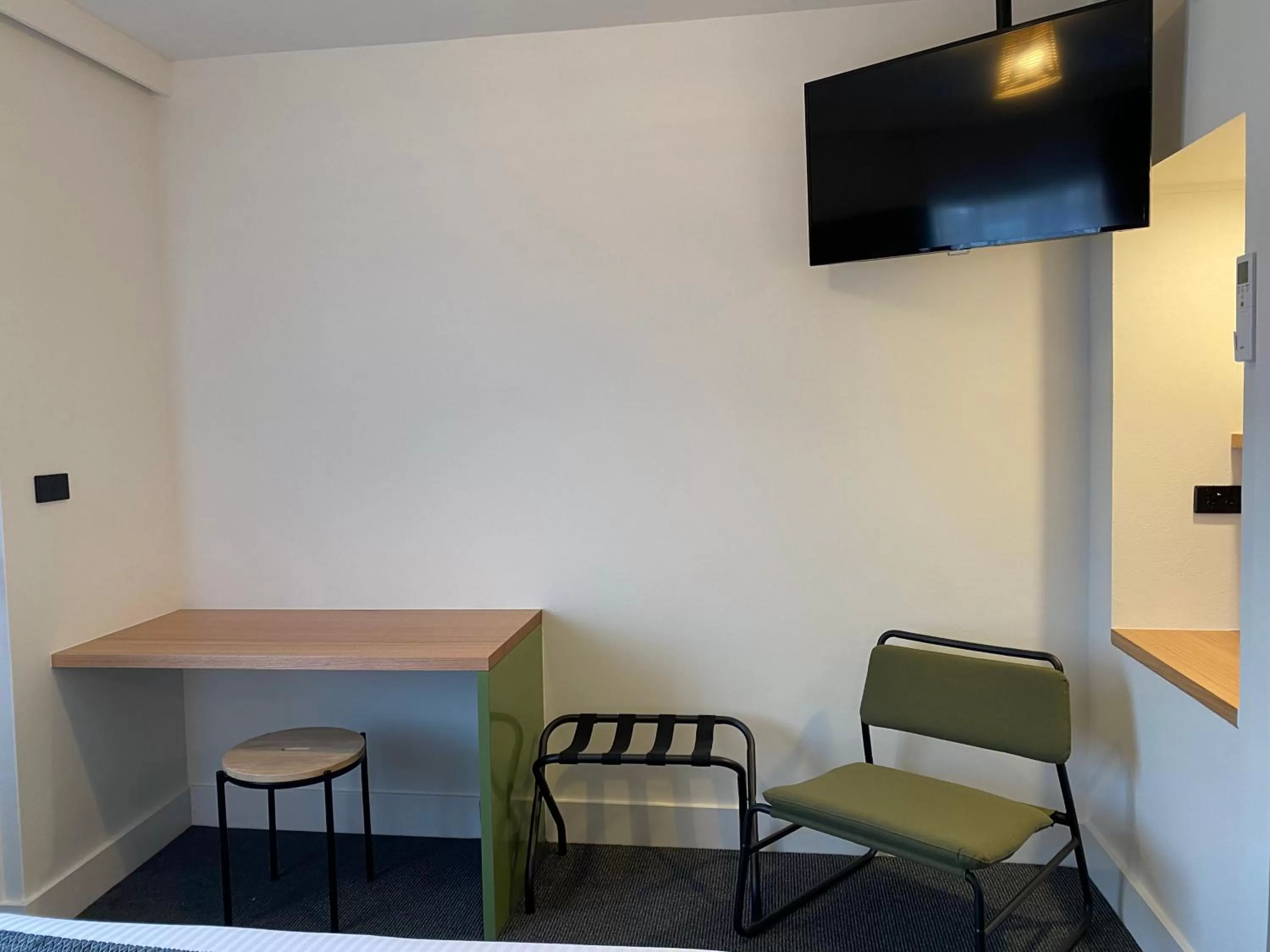 TV and multimedia in The Astor Hotel Motel