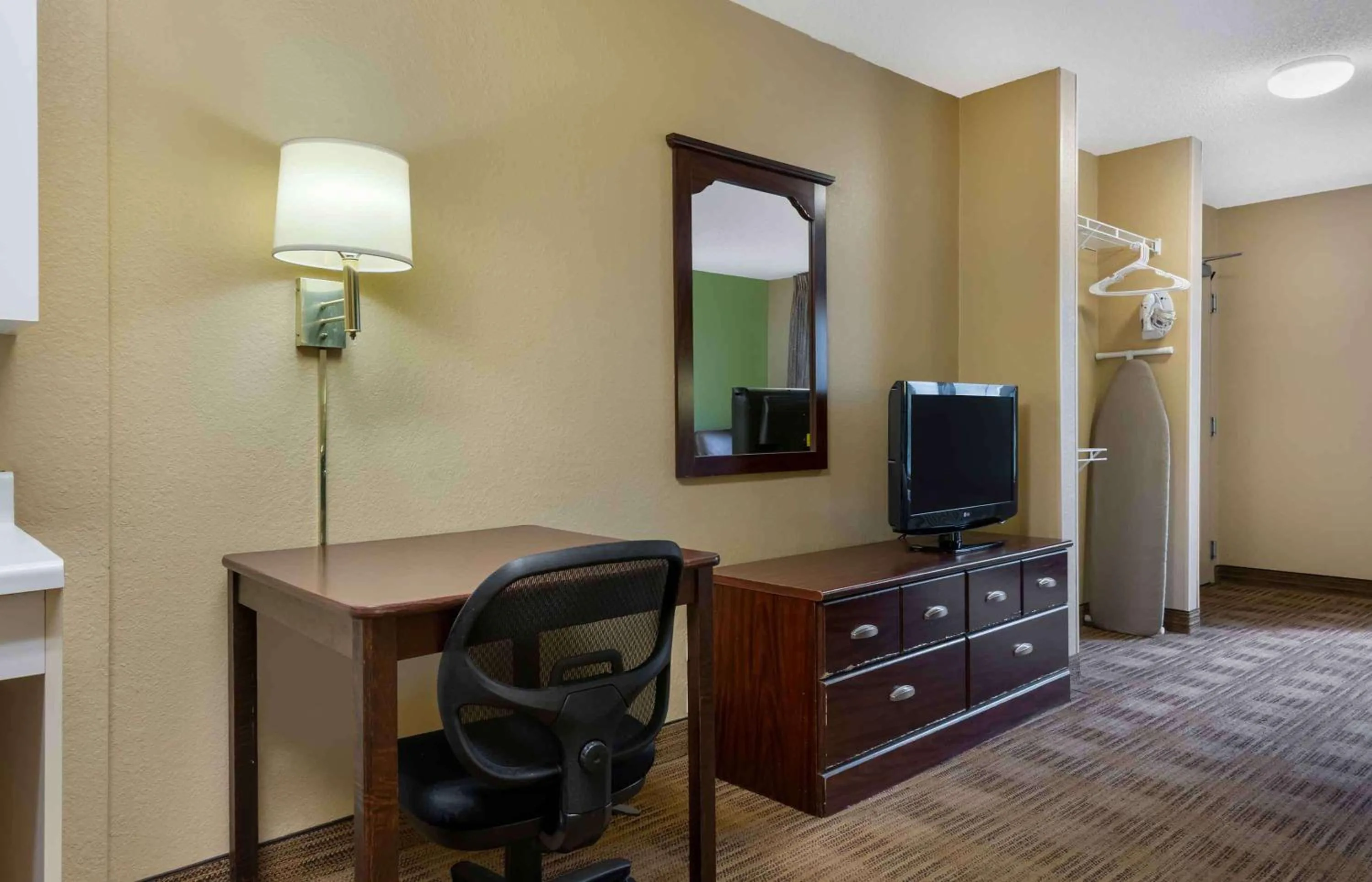 Bedroom in Extended Stay America Select Suites - Gainesville - I-75