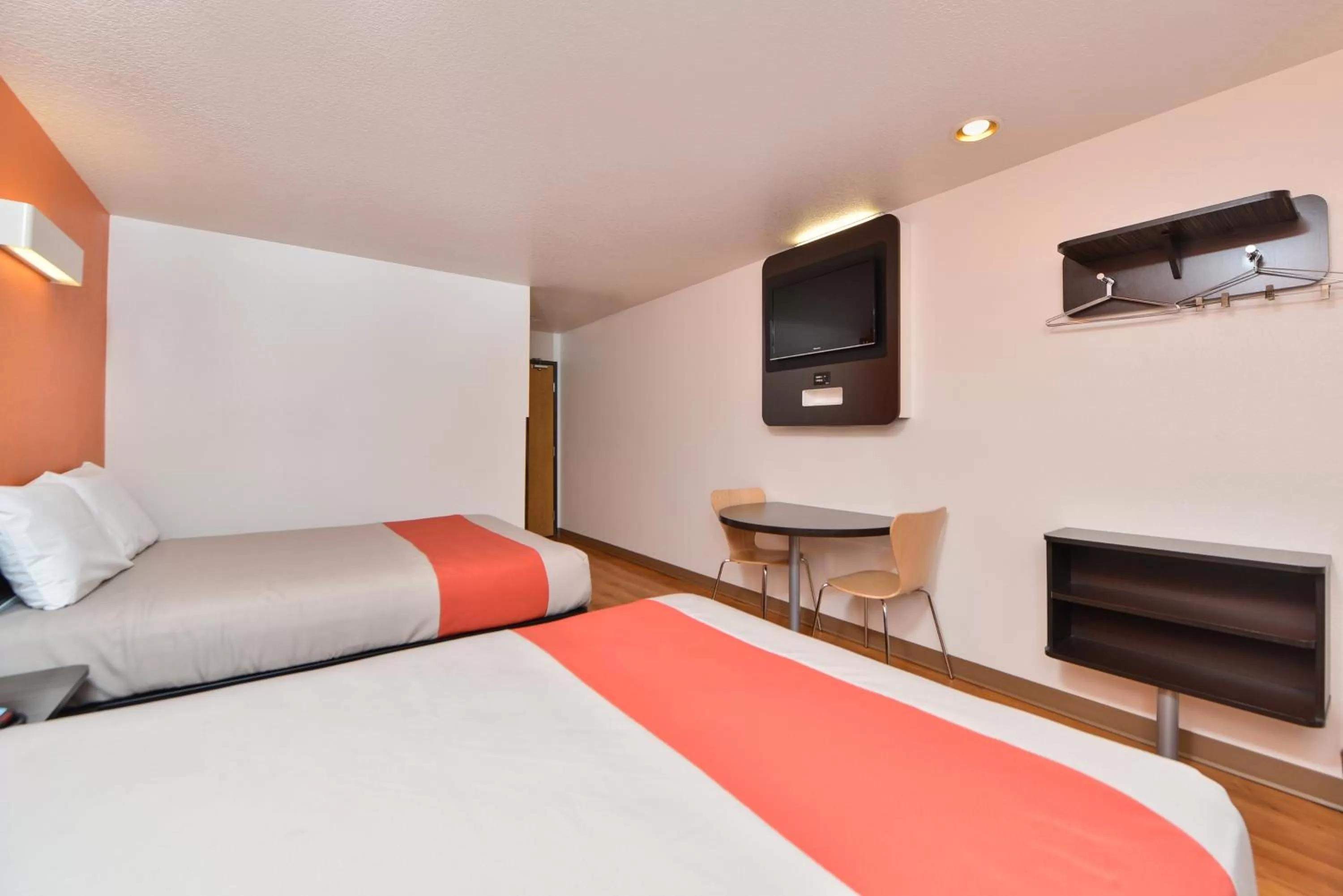 Bed in Motel 6-Meridian, ID - Boise W