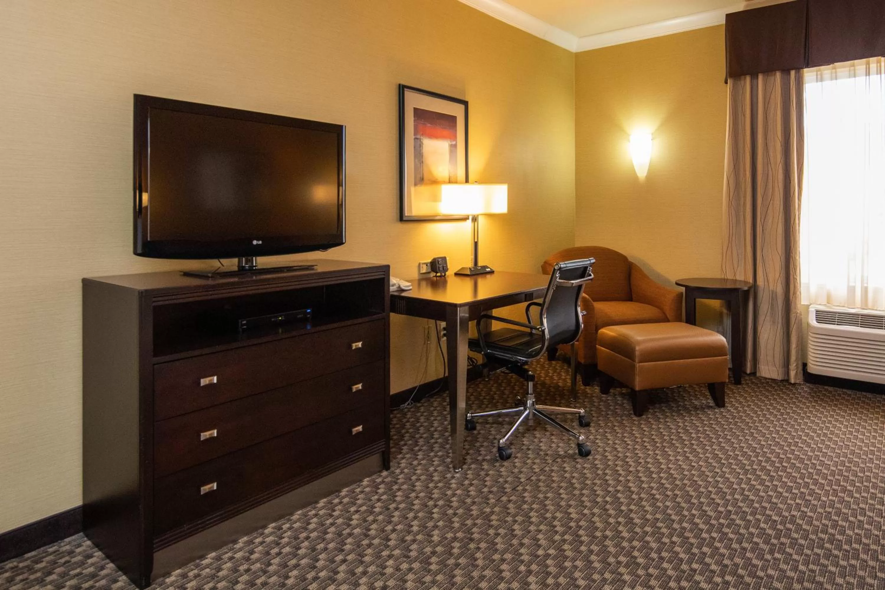 Photo of the whole room in Holiday Inn Express Castro Valley - I-580 by IHG
