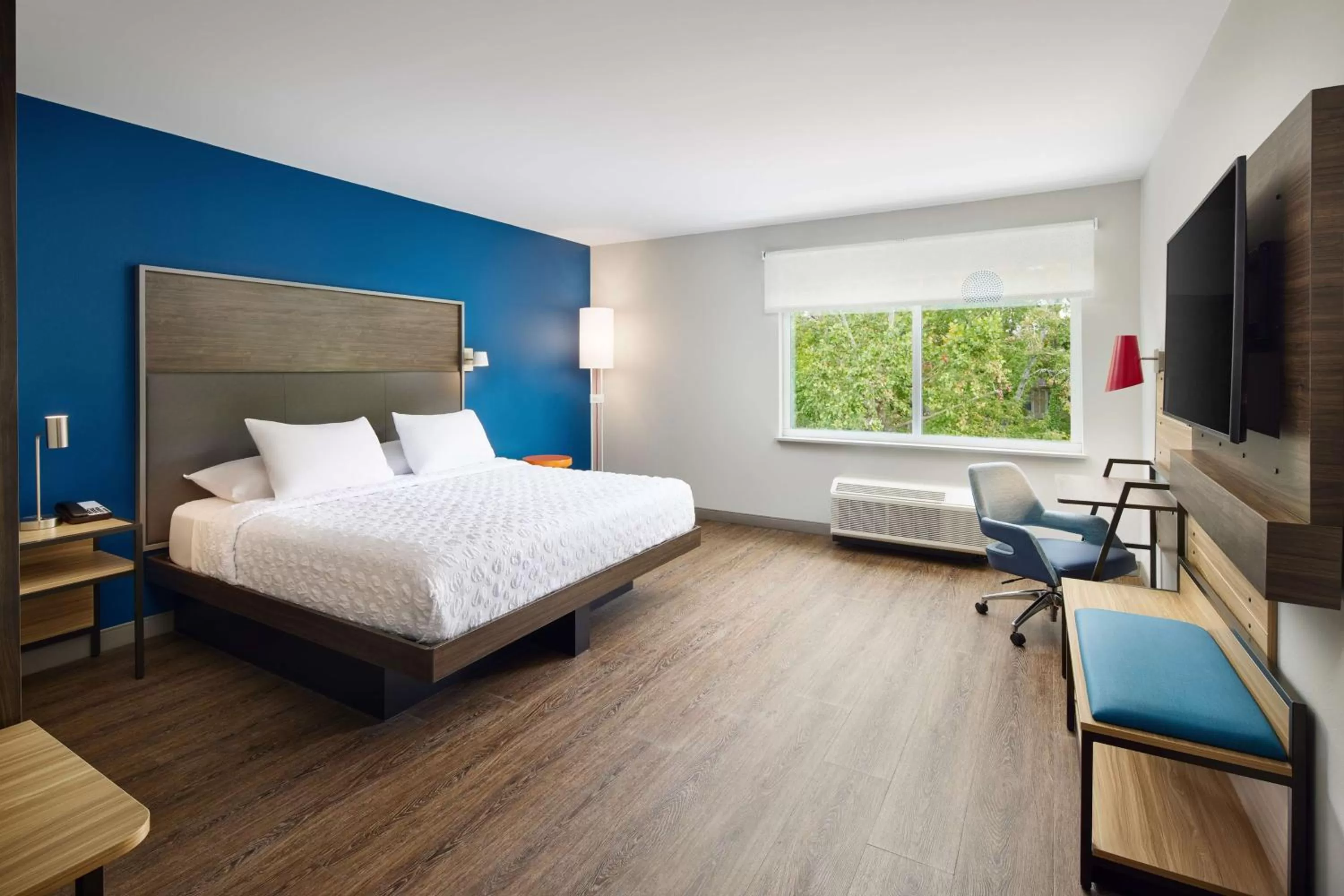 Bedroom, Bed in Tru By Hilton Atlanta Northlake Parkway, Ga