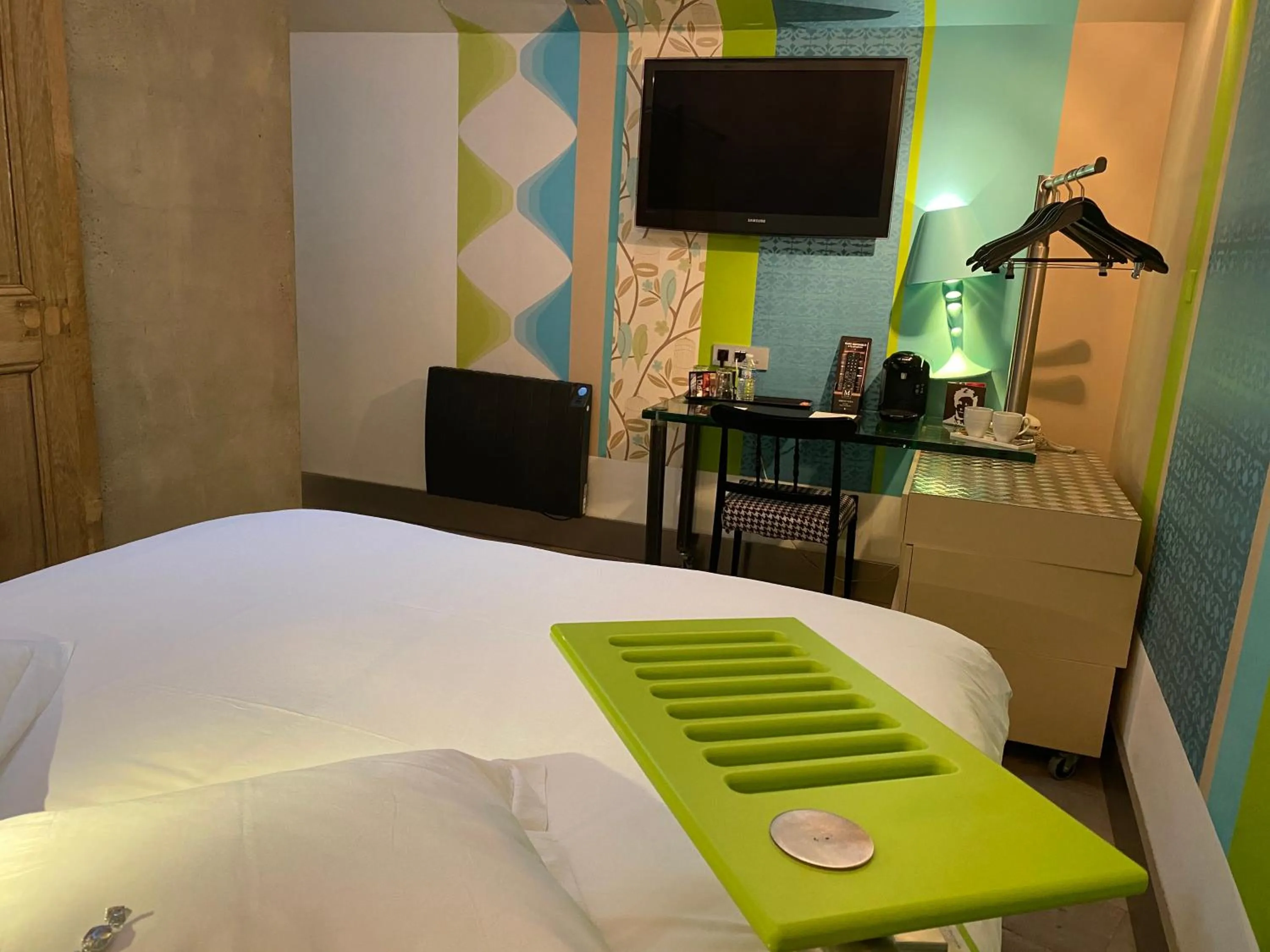 Bed in Hôtel Le Dormeur du Val