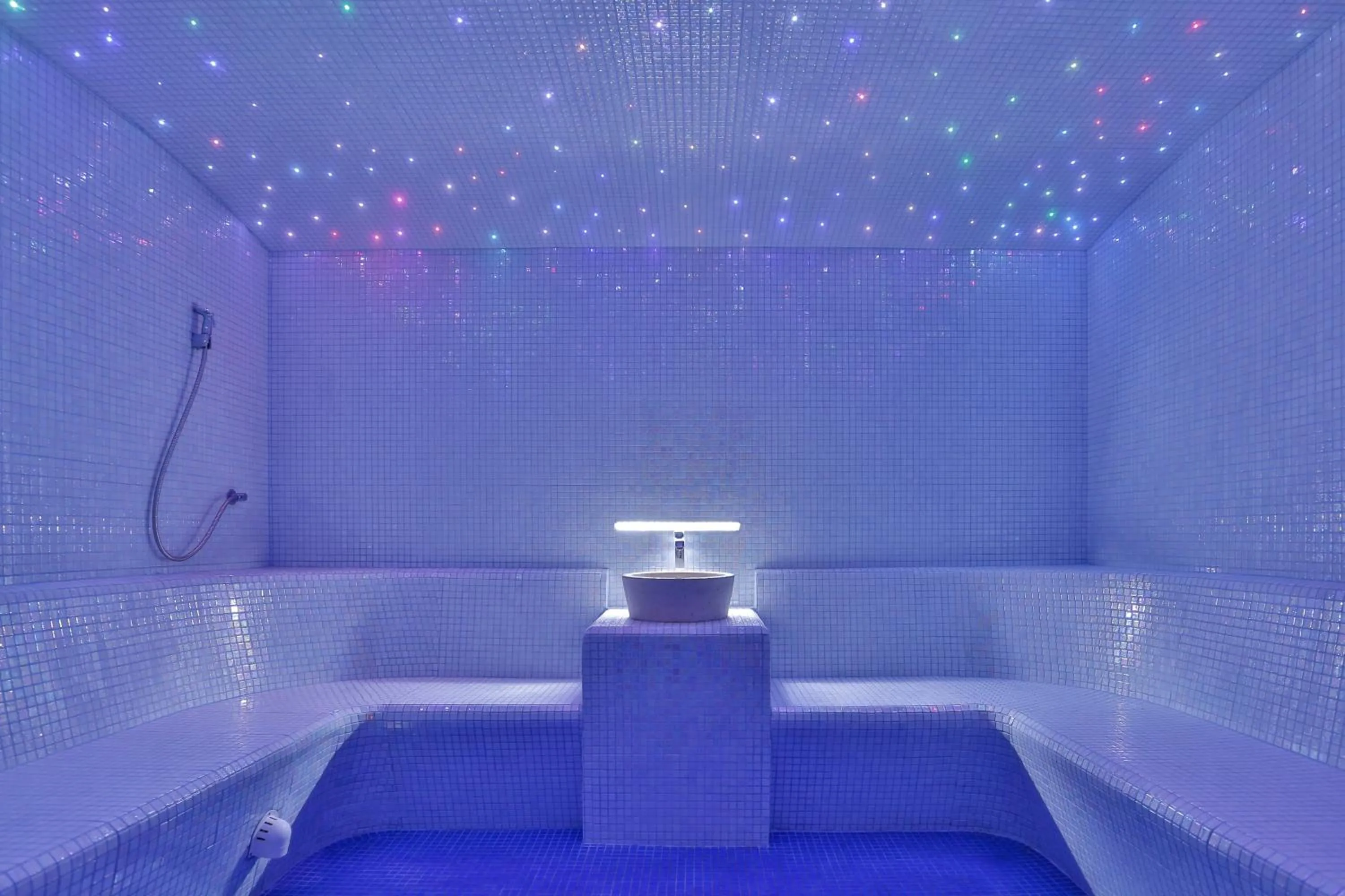 Steam room in Hotel Bracera