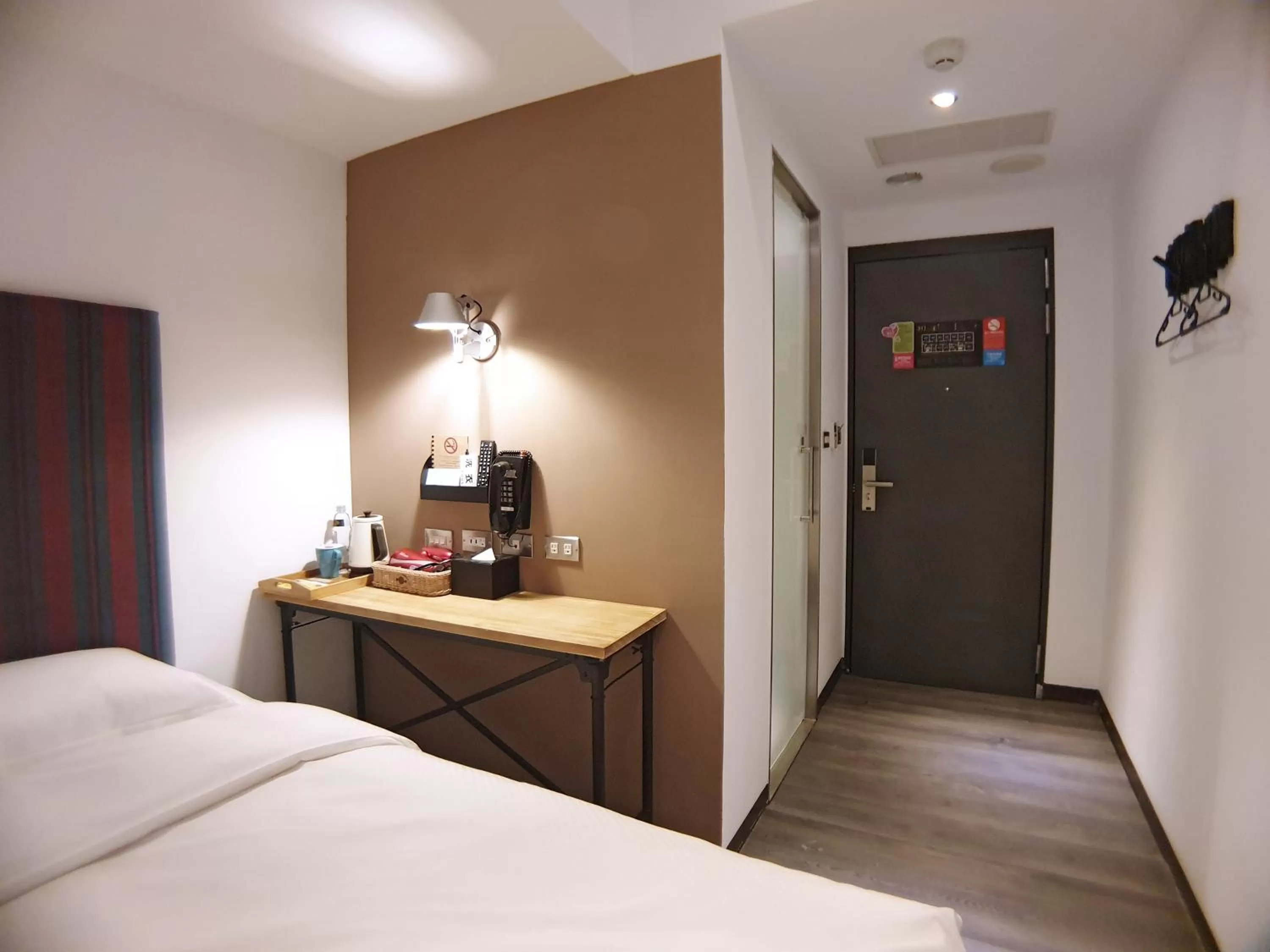 Bedroom, Bed in River inn Station