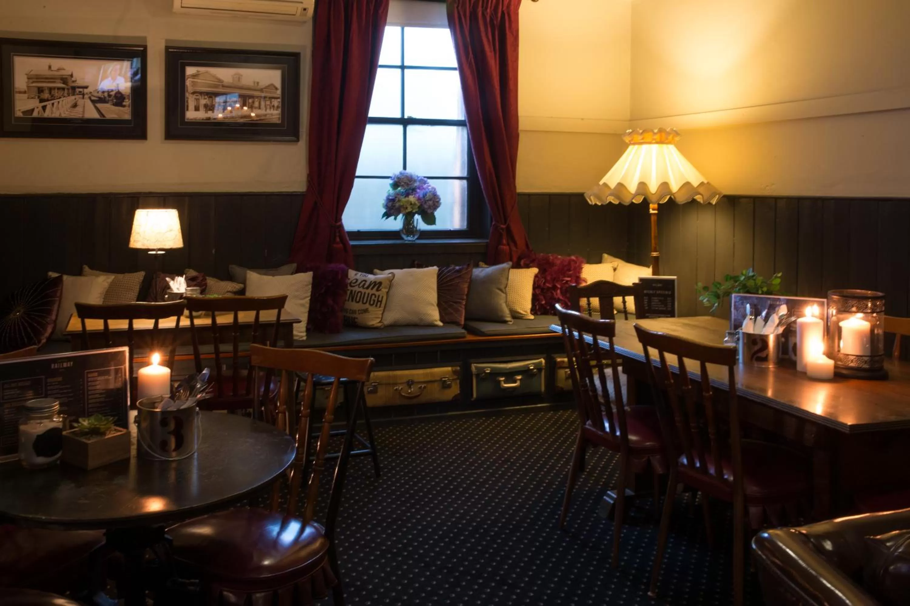 Restaurant/places to eat in Southern Railway Hotel Goulburn