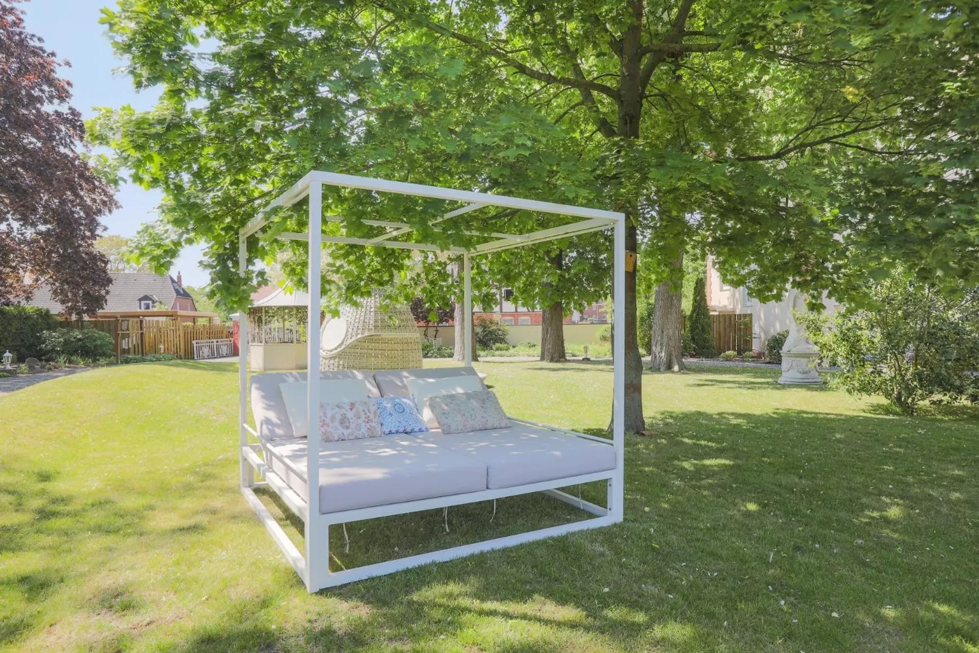 Swimming pool in Parkhotel Bilm im Glück am Stadtrand Hannovers