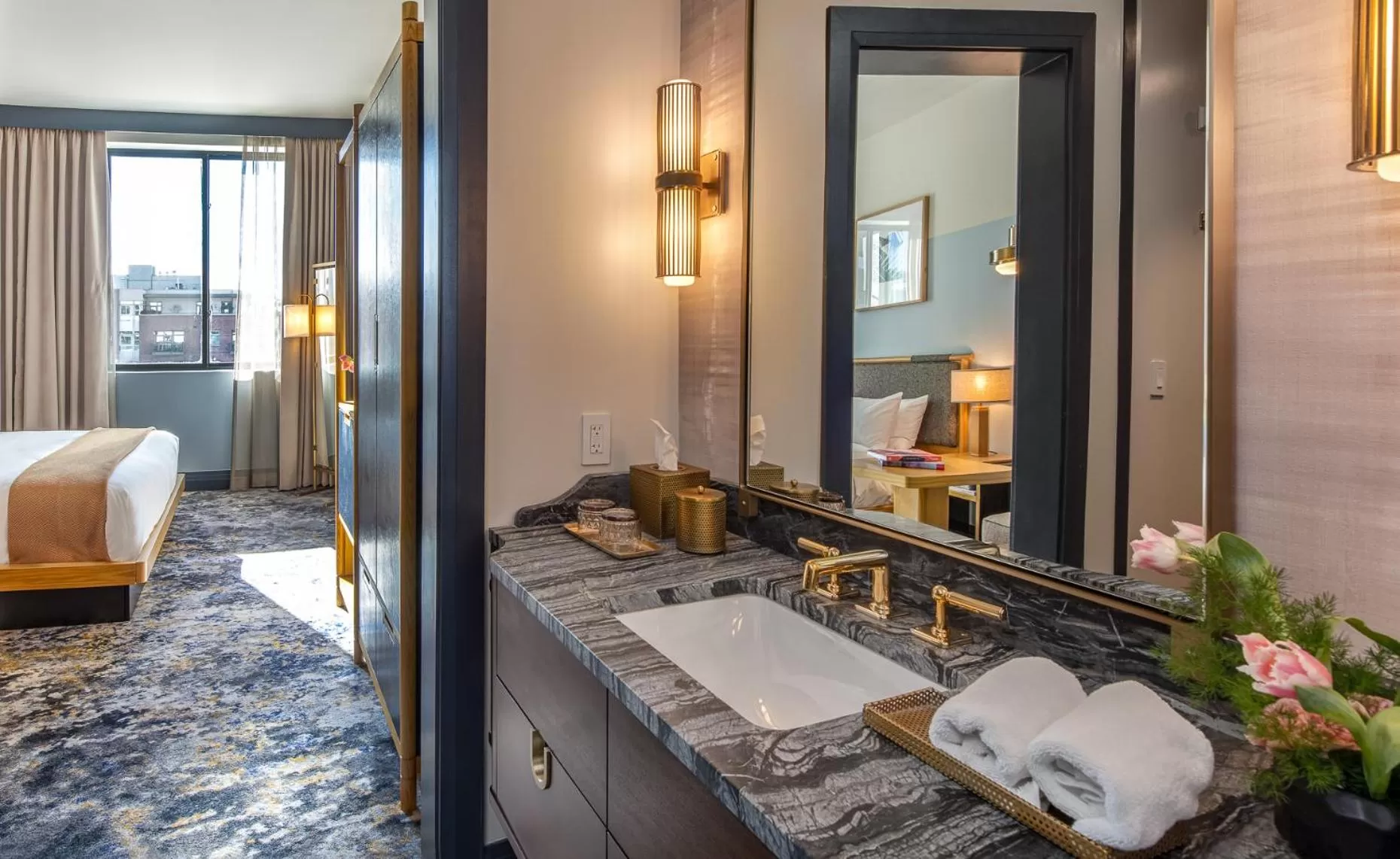 Bathroom, Bed in Clayton Hotel & Members Club
