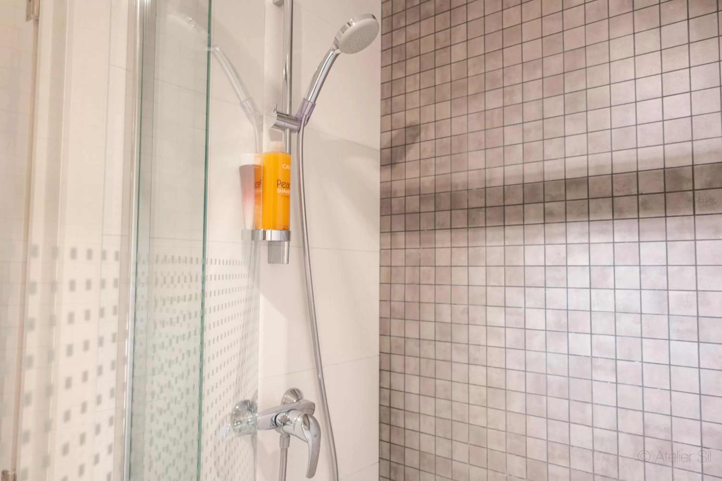 Bathroom in Oneluxstay Antwerp City Centre