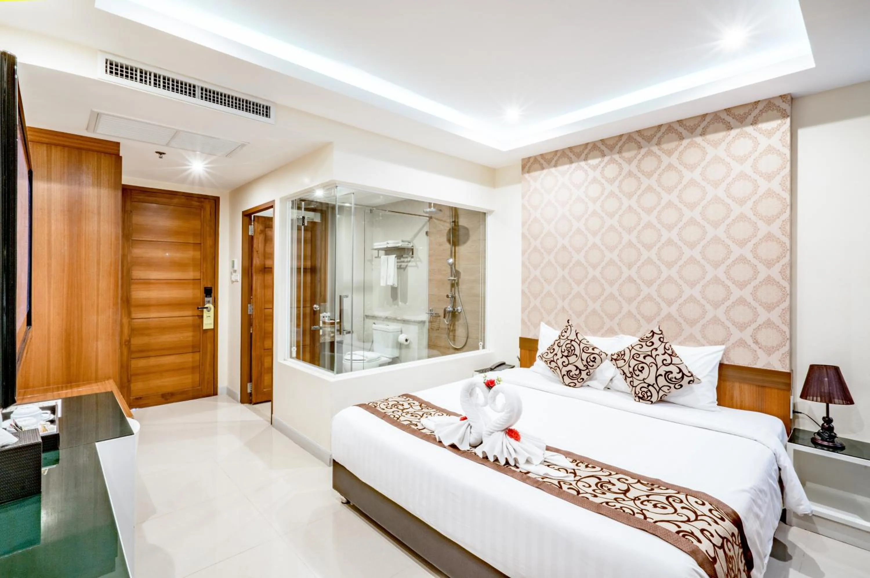 Shower, Bed in 247 Boutique Hotel