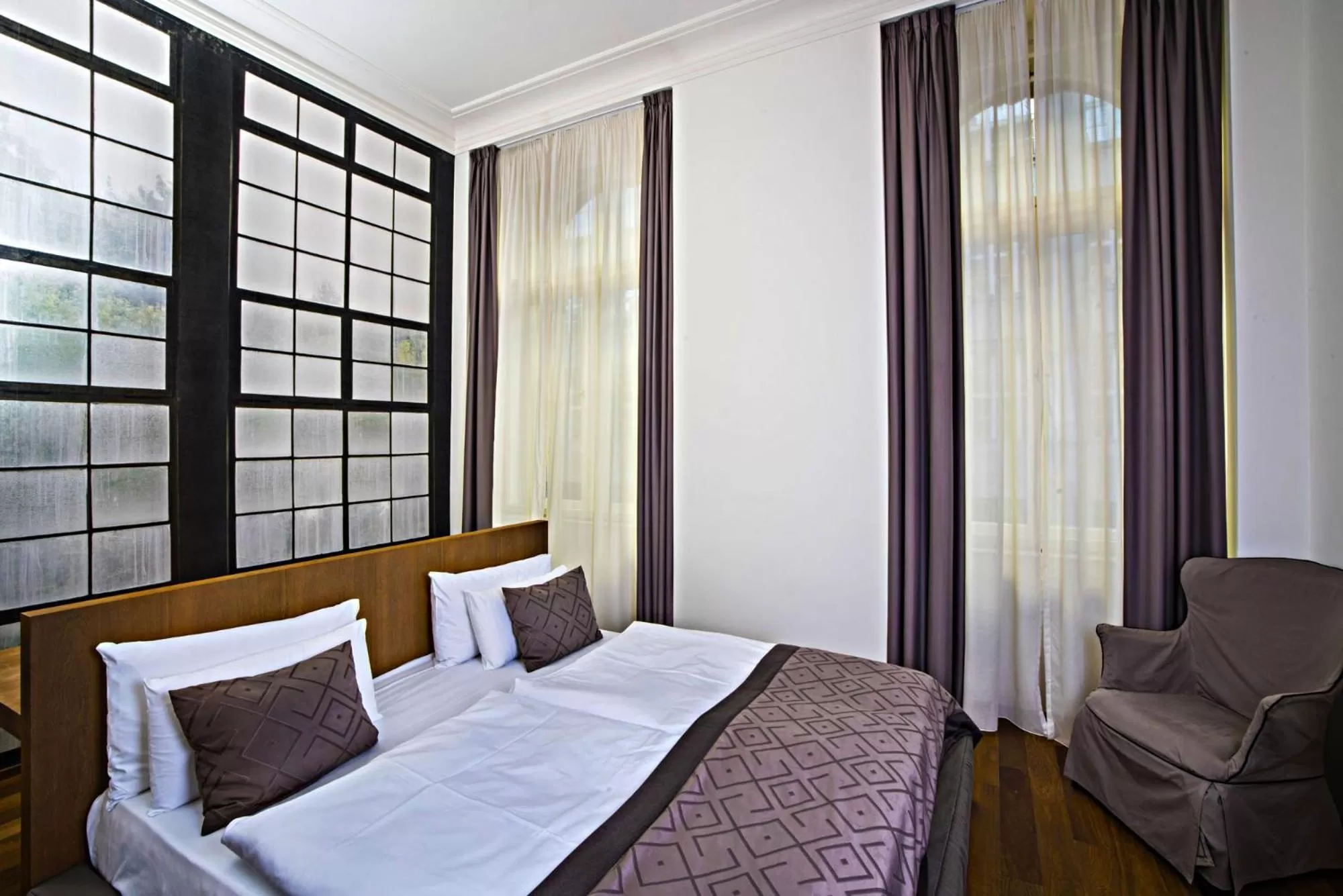 Bedroom, Bed in Hotel Golden Crown