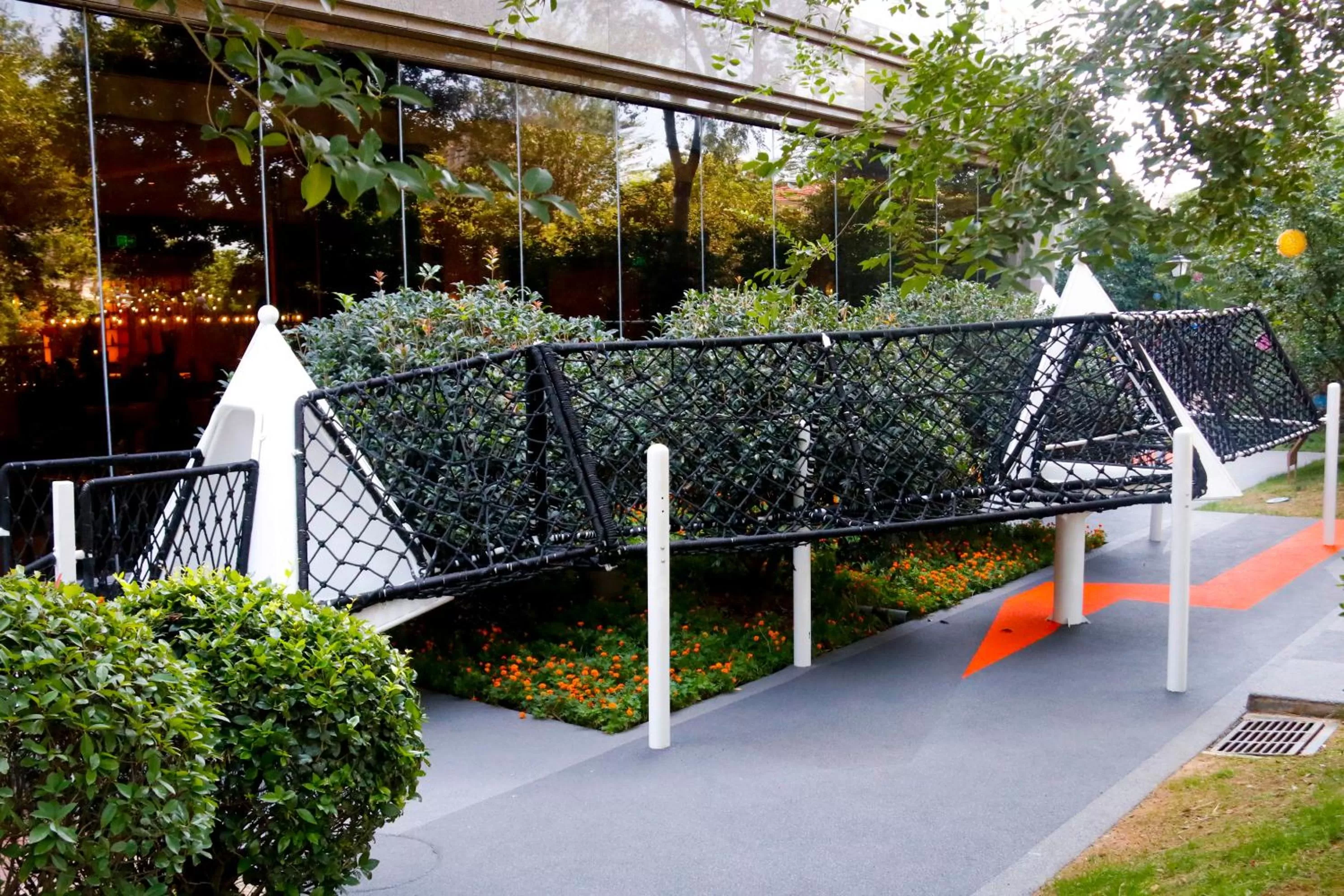 Children play ground in Wyndham Qingdao l Free Fixed-Time Shuttle Service Between Hotel and Airport & North Railway Station l Outdoor Children's Amusement Park l 1-Hour Play Snooker or Table Tennis