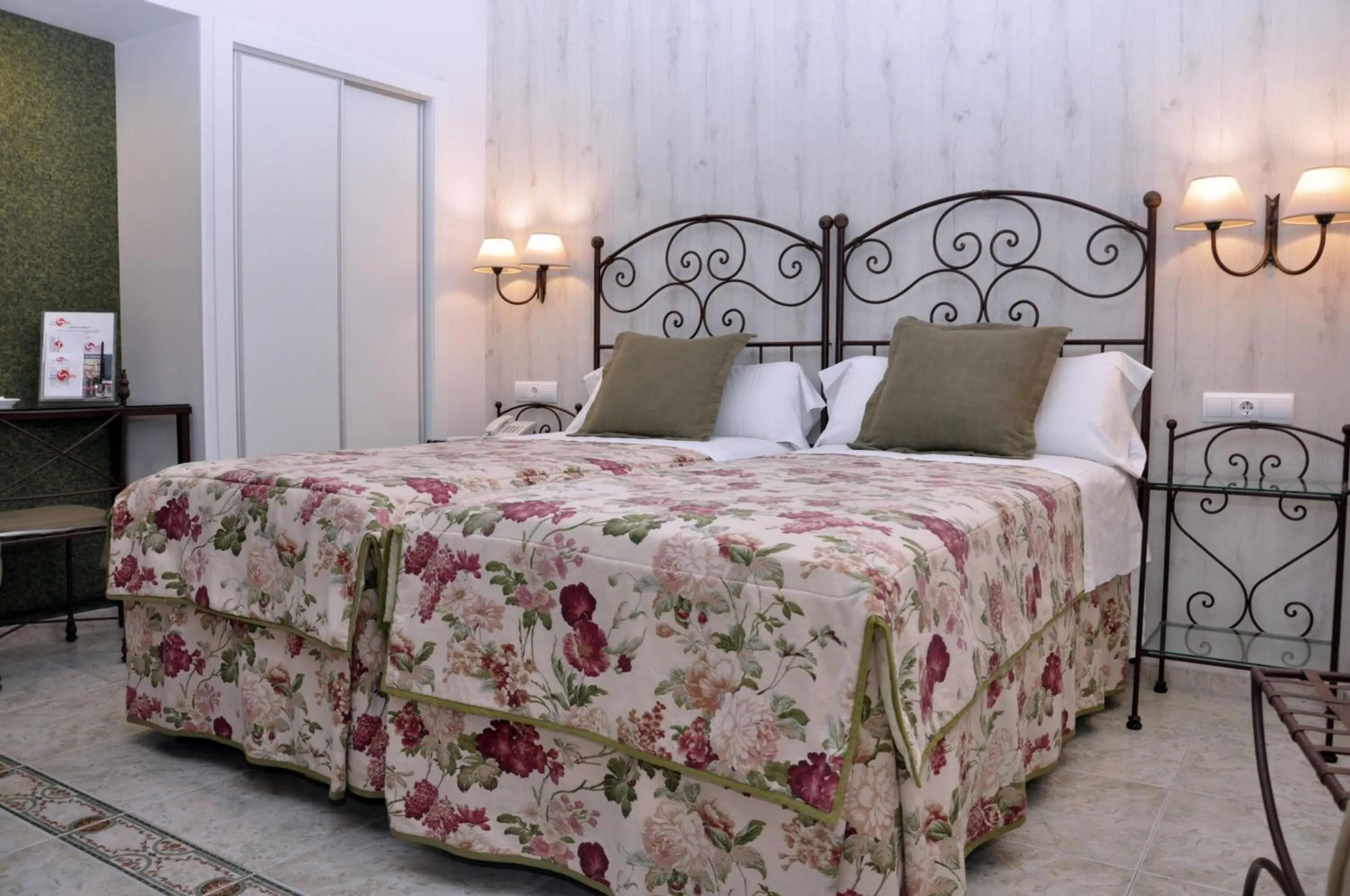 Bedroom, Bed in Hotel Selu