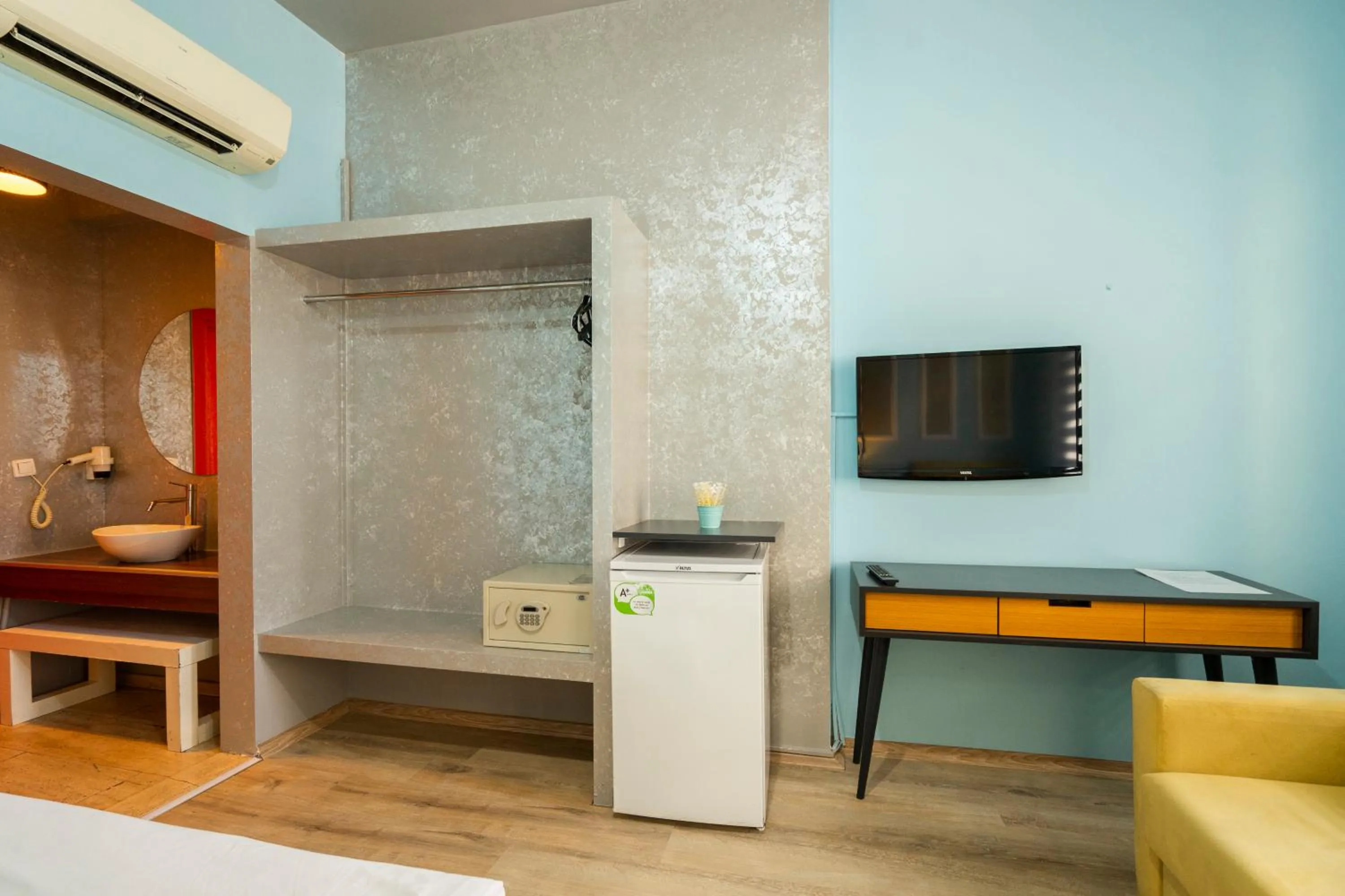 Massage, TV/Entertainment Center in Taksim Alya Suites