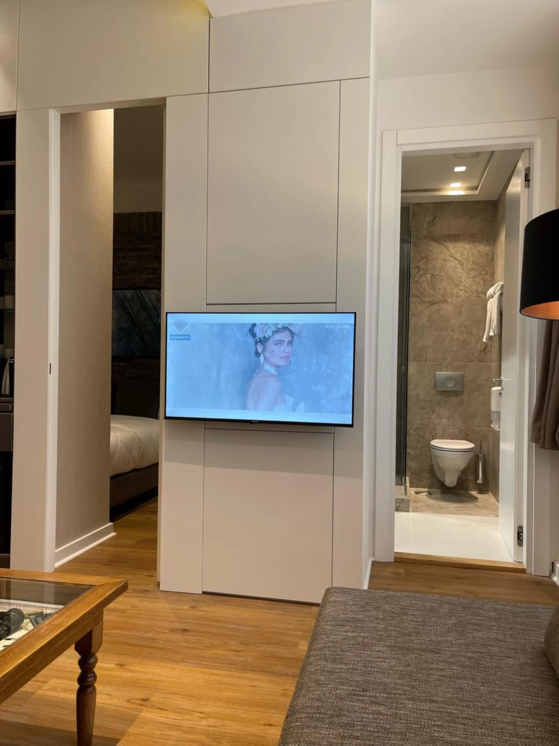 TV and multimedia, Bed in Belgrade Inn Garni Hotel