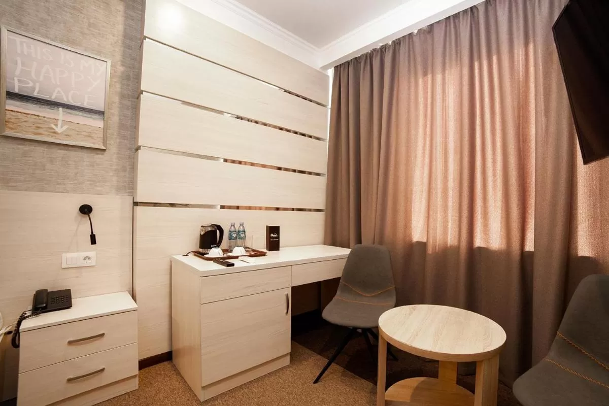 Photo of the whole room in Meridian