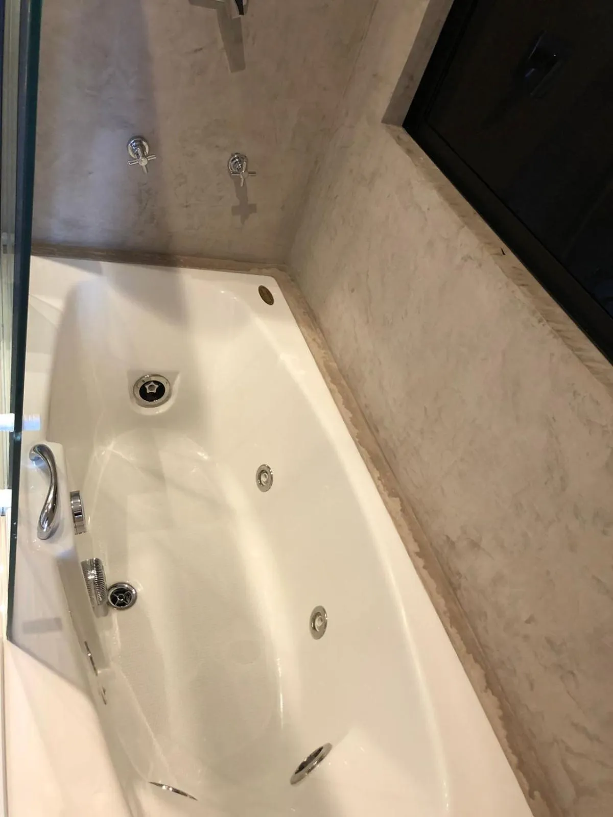 Hot Tub in San Raphael Hotel