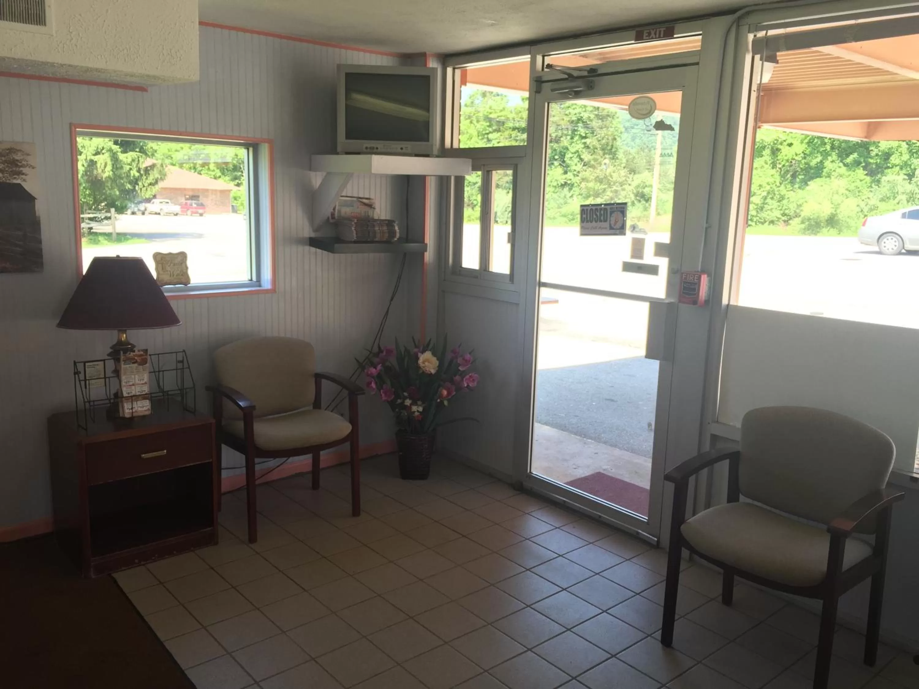 Lobby or reception in Daniel Boone Motor Inn