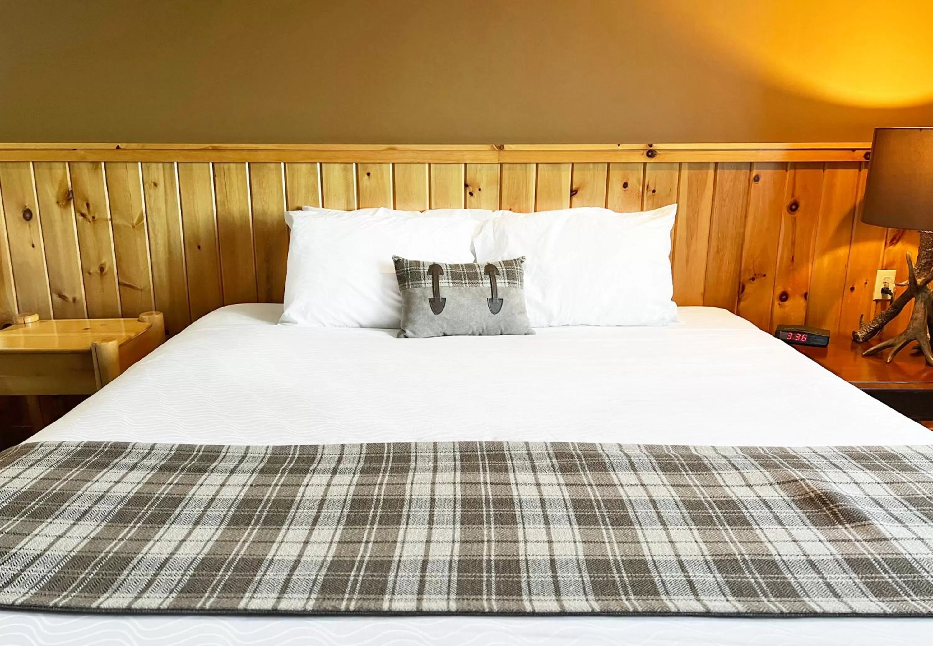 King Suite with Spa Bath in Superior Shores