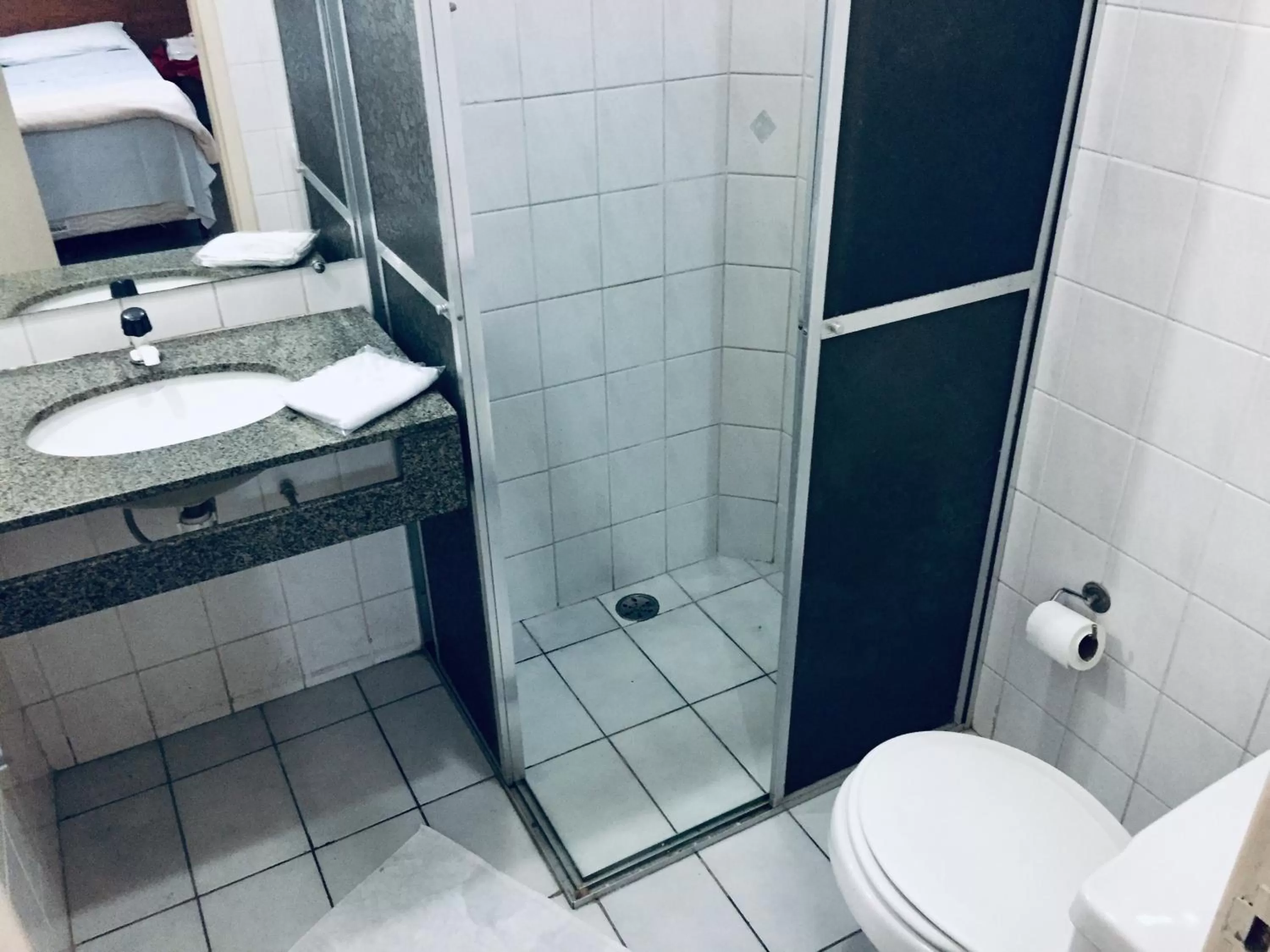 Bathroom in Hotel Líder - By UP Hotel