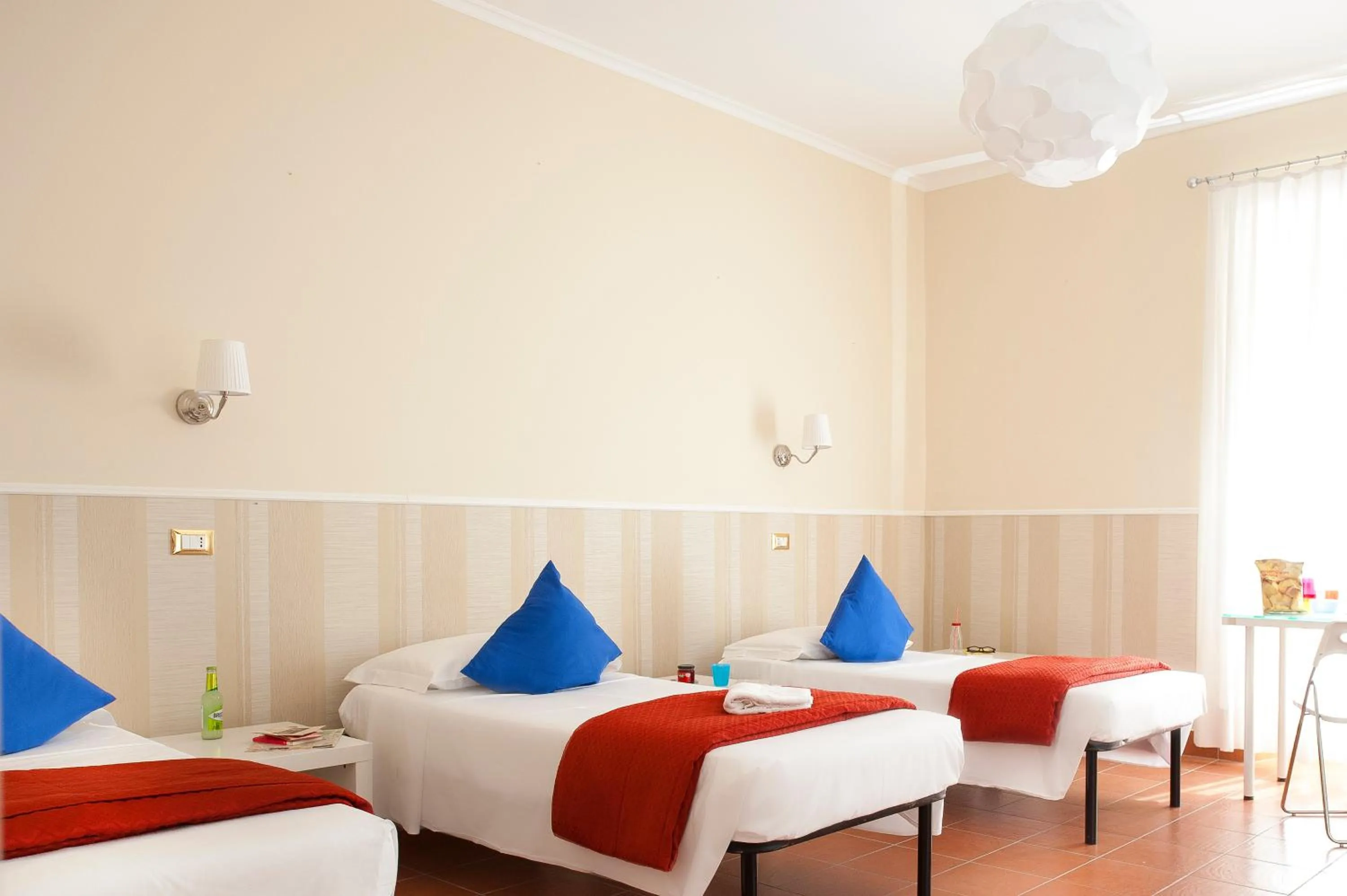 Photo of the whole room, Bed in Budget Rooms Des Arts