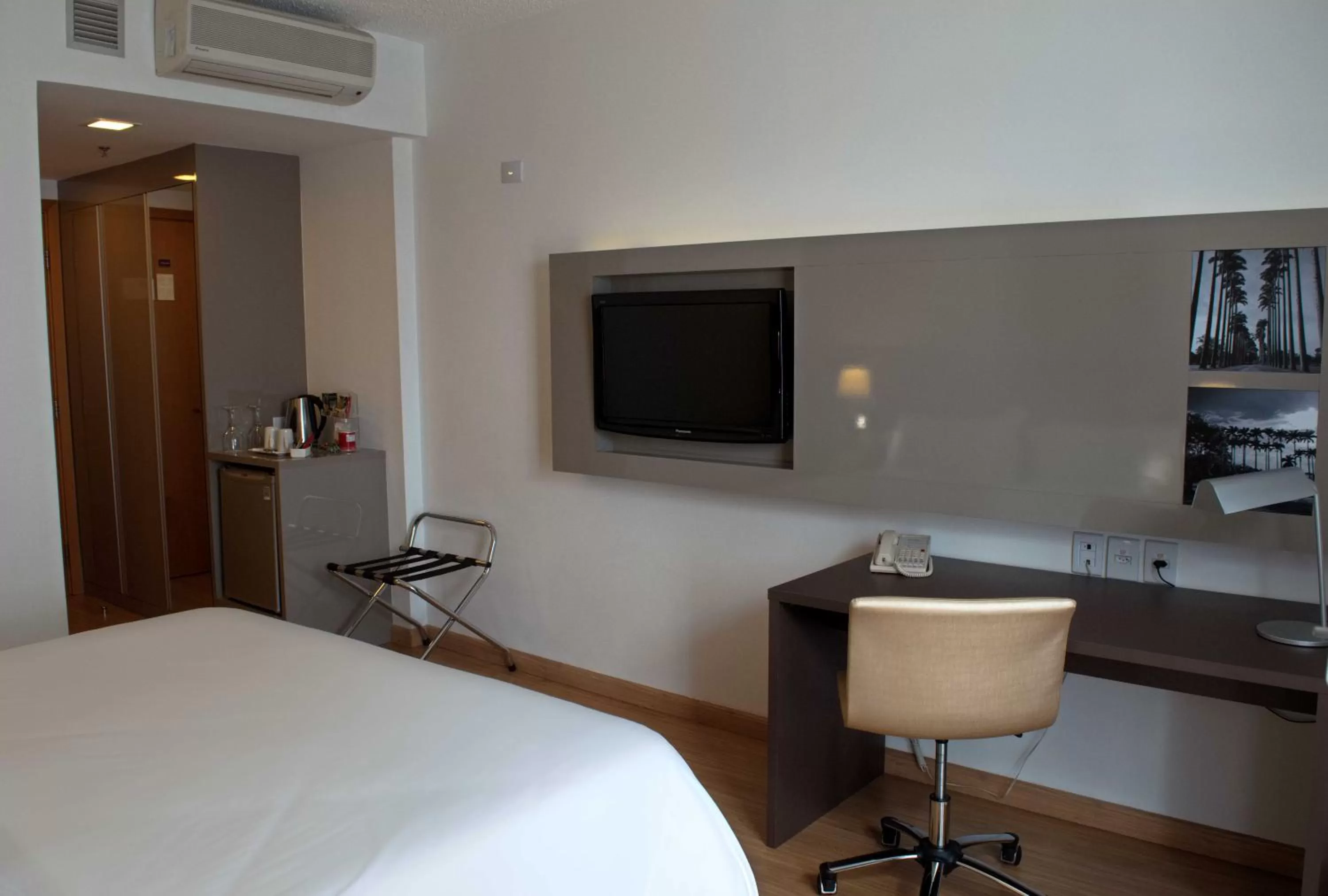 Restaurant/places to eat, Bed in Mercure Sao Jose dos Campos