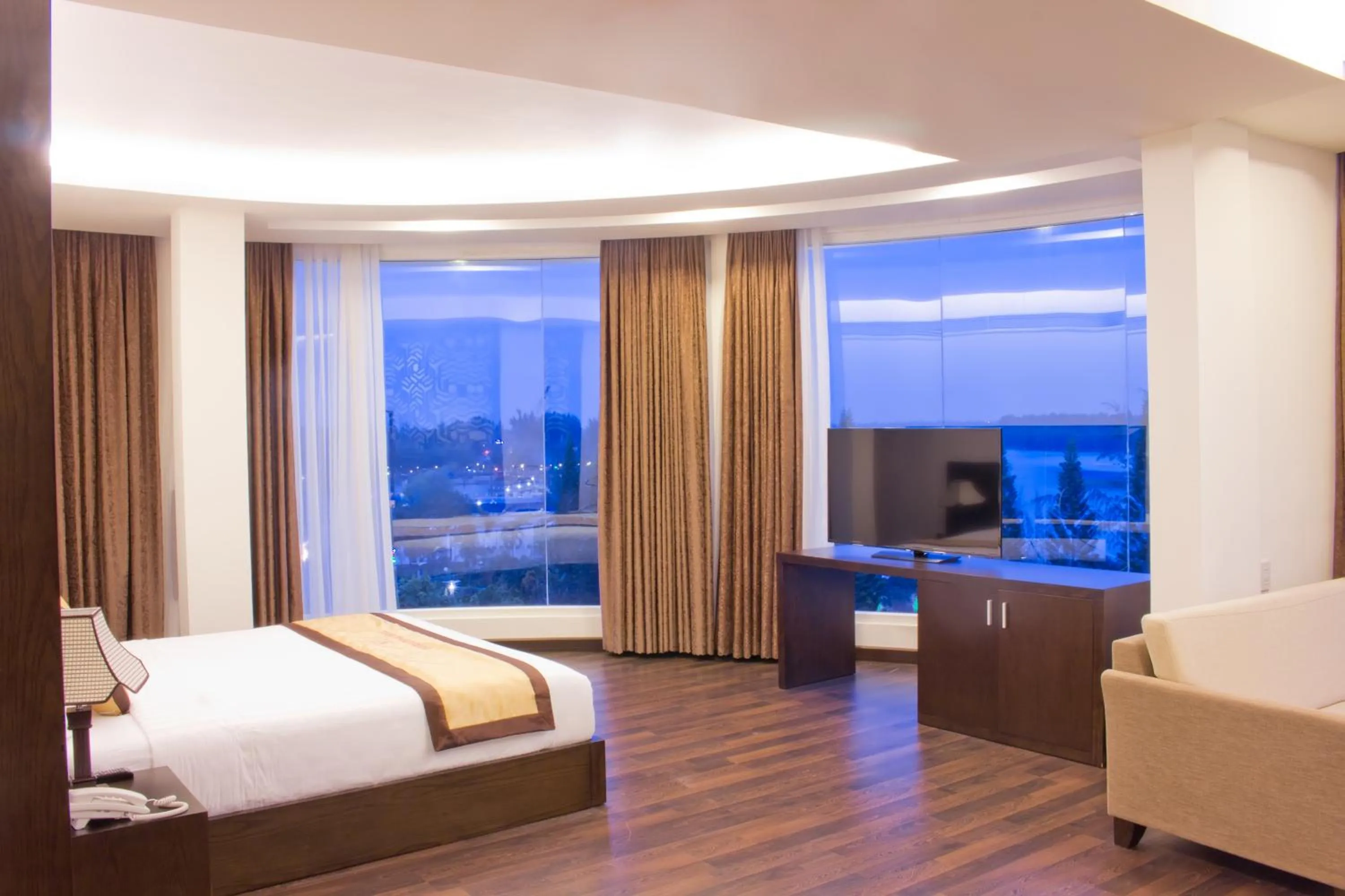 River view, Bed in International Hotel