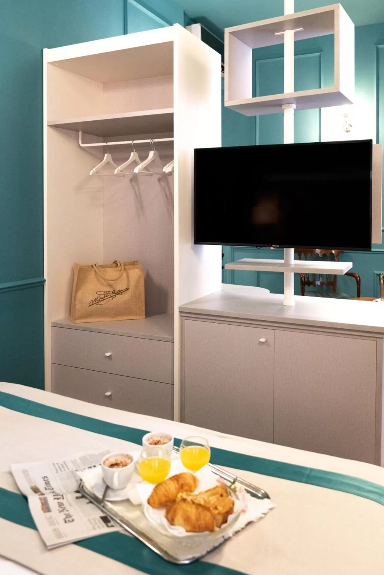 TV and multimedia in Hotel Monte Rosa