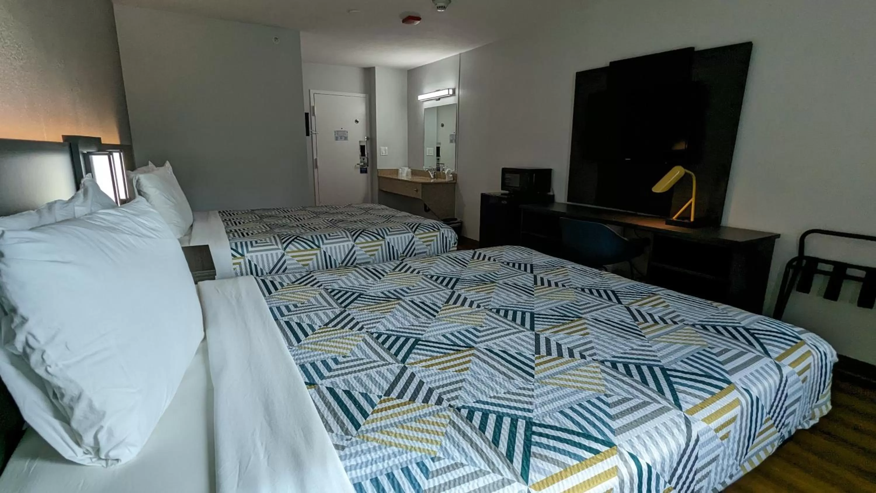 Bed in Motel 6-Leominster, MA