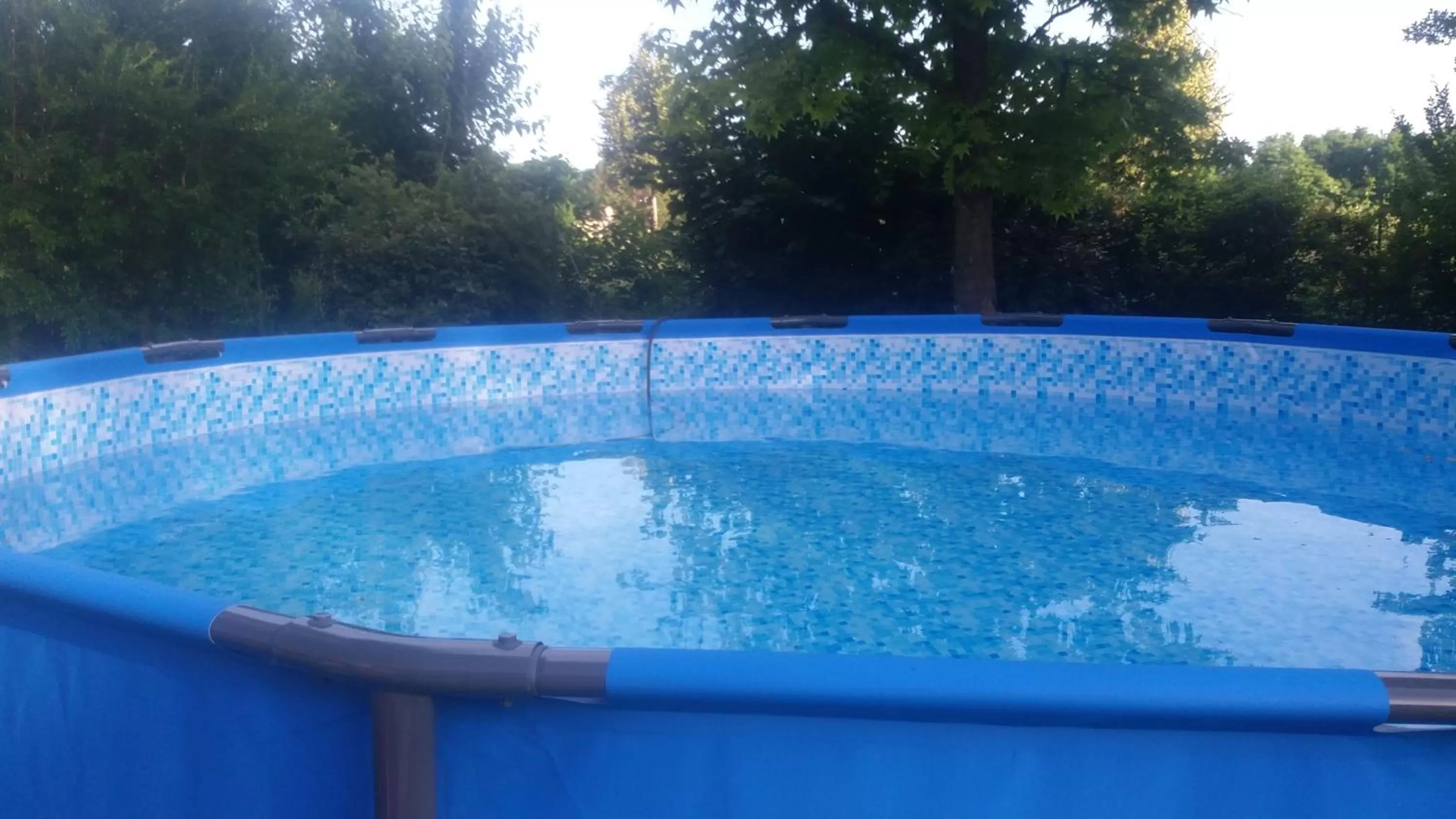 Swimming pool in R&B un mondo a colori