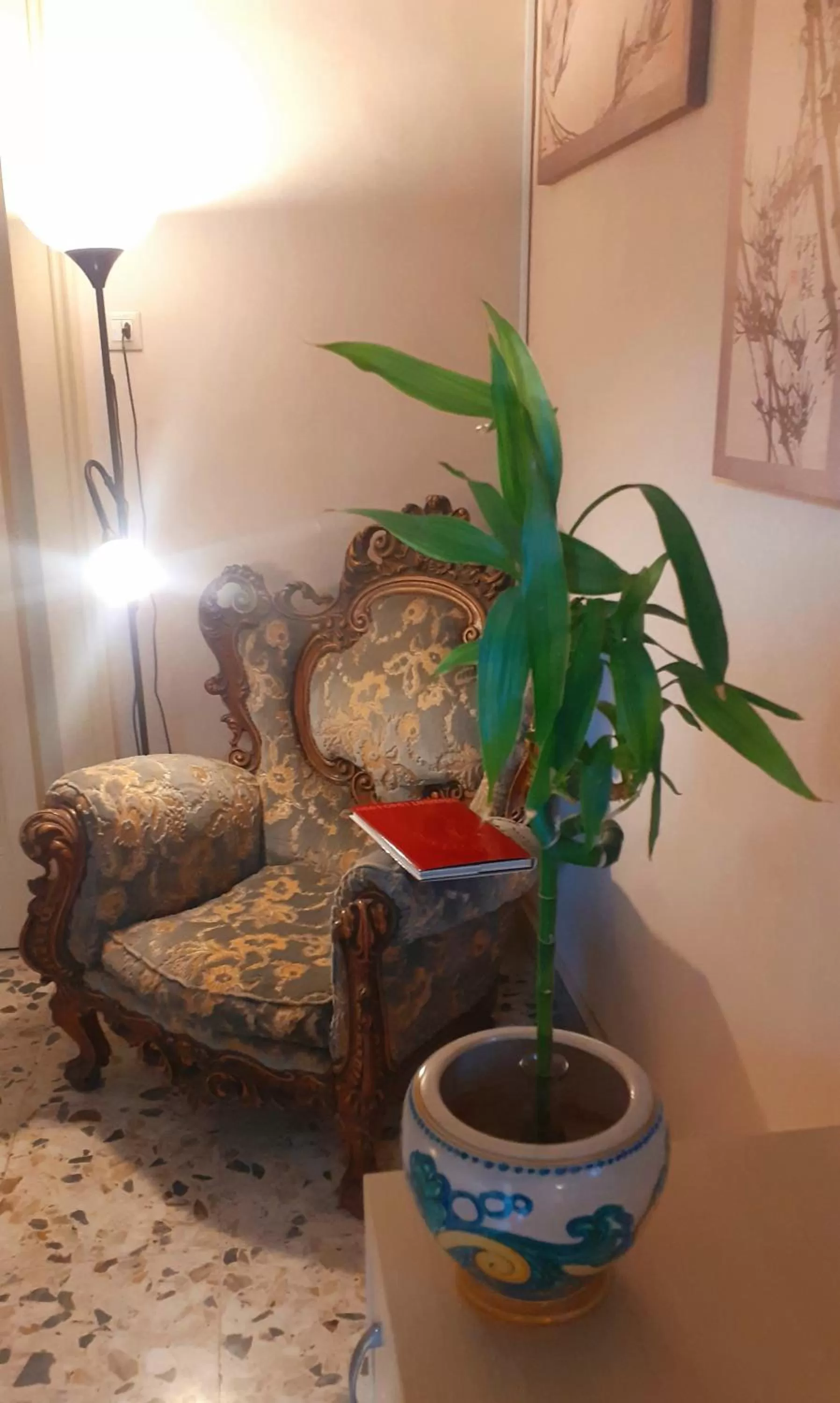 Seating Area in Bed and Books Isabella