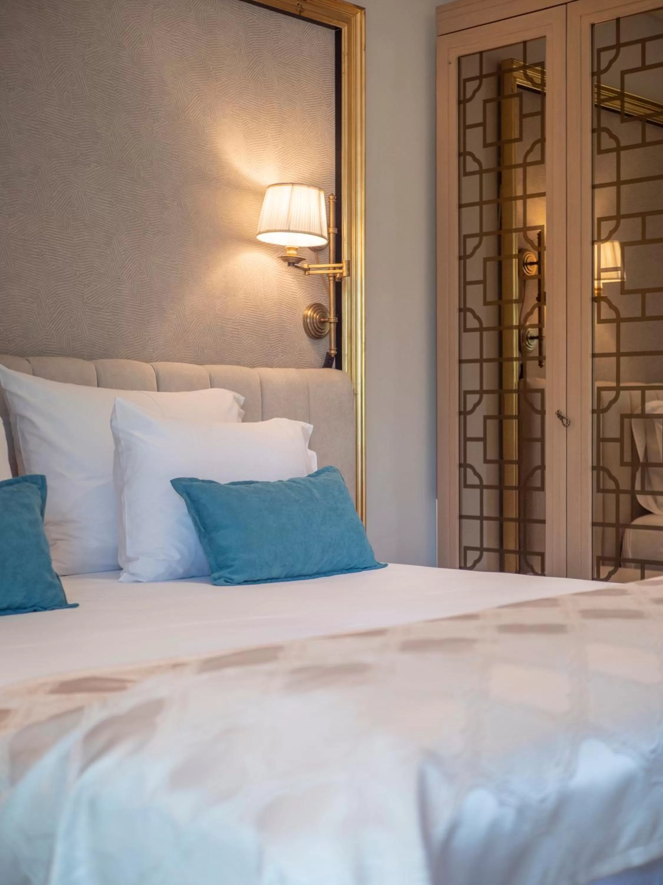 Deluxe King Room in PERLA Apartments