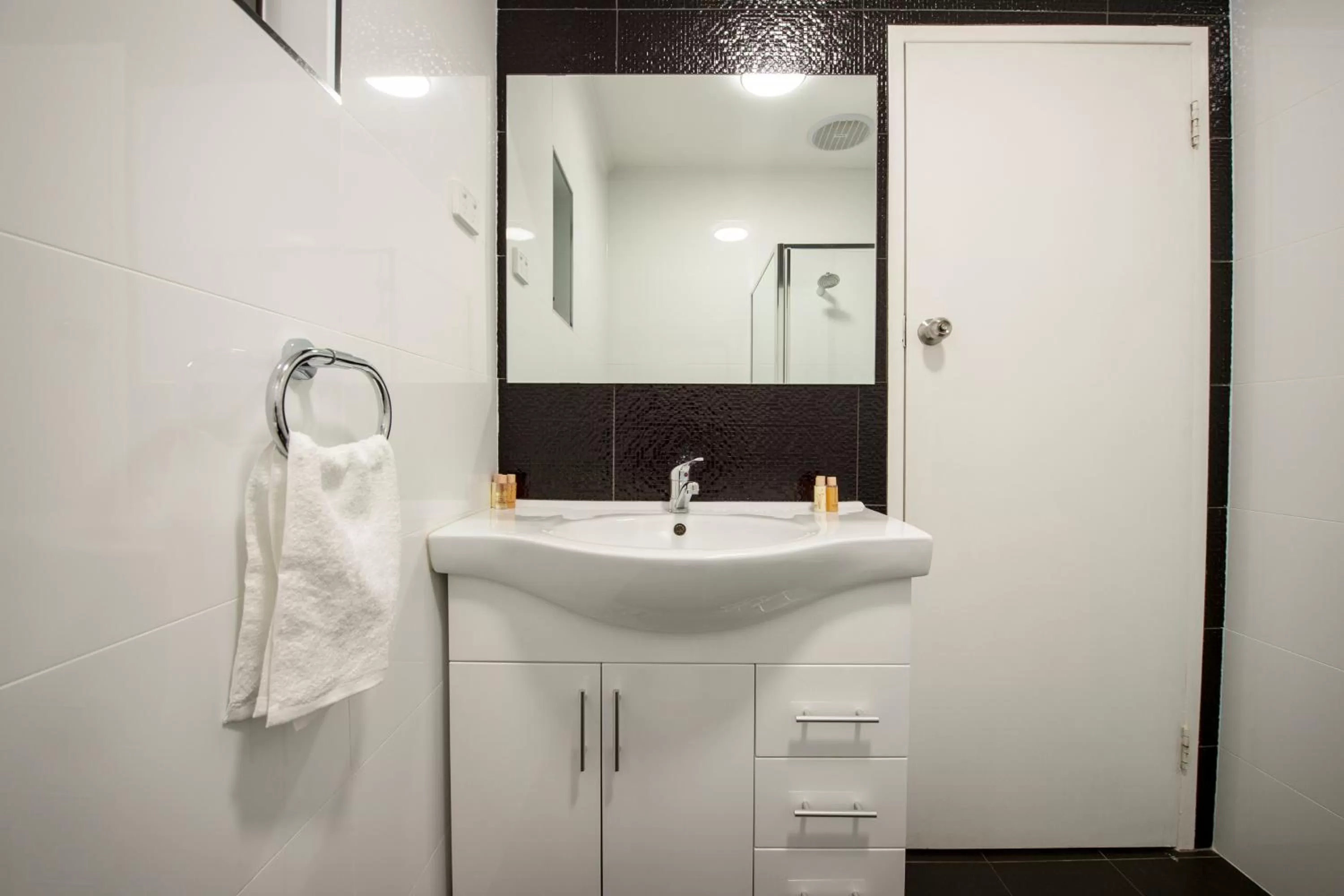 Bathroom in City Centre Motel Hotel