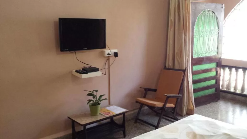 Photo of the whole room, TV/Entertainment Center in Hotel Bonanza