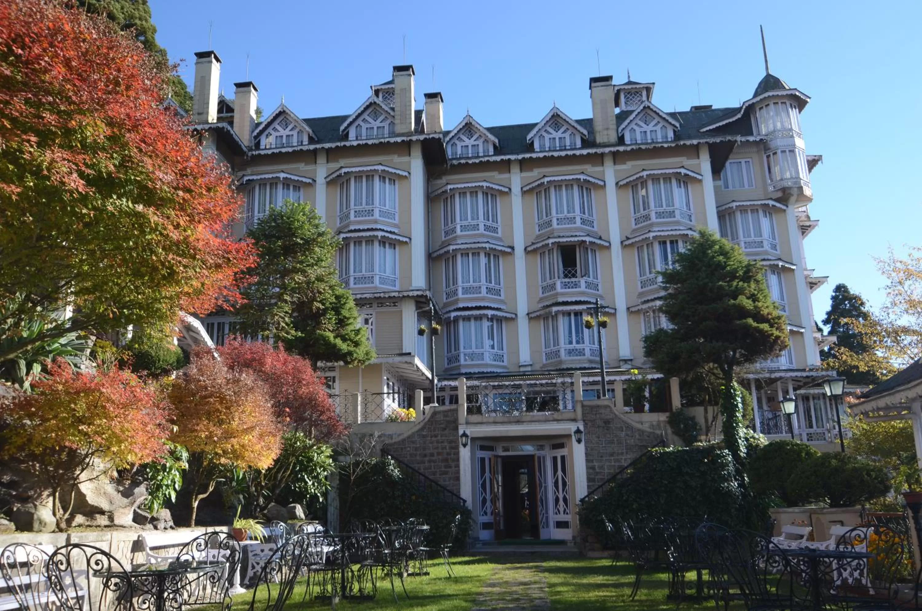 Property Building in Cedar Inn