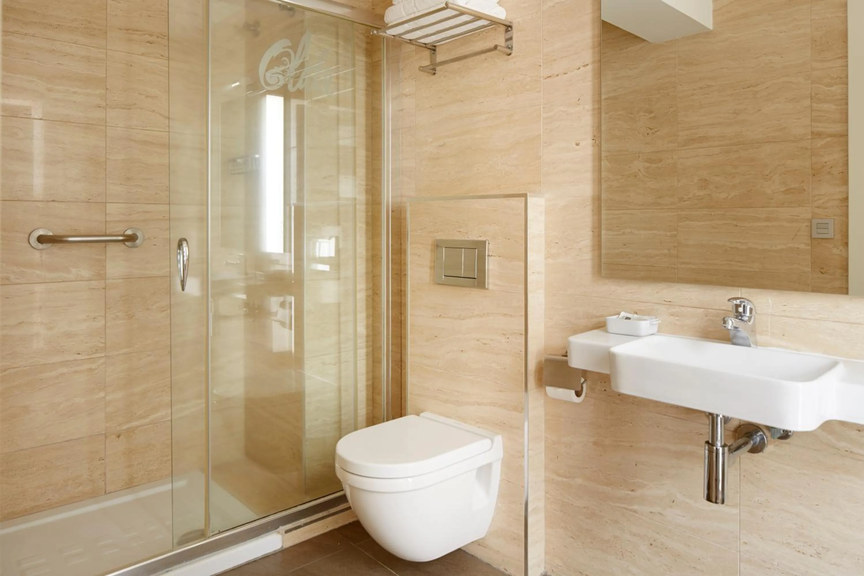 Bathroom in Hotel Olatu