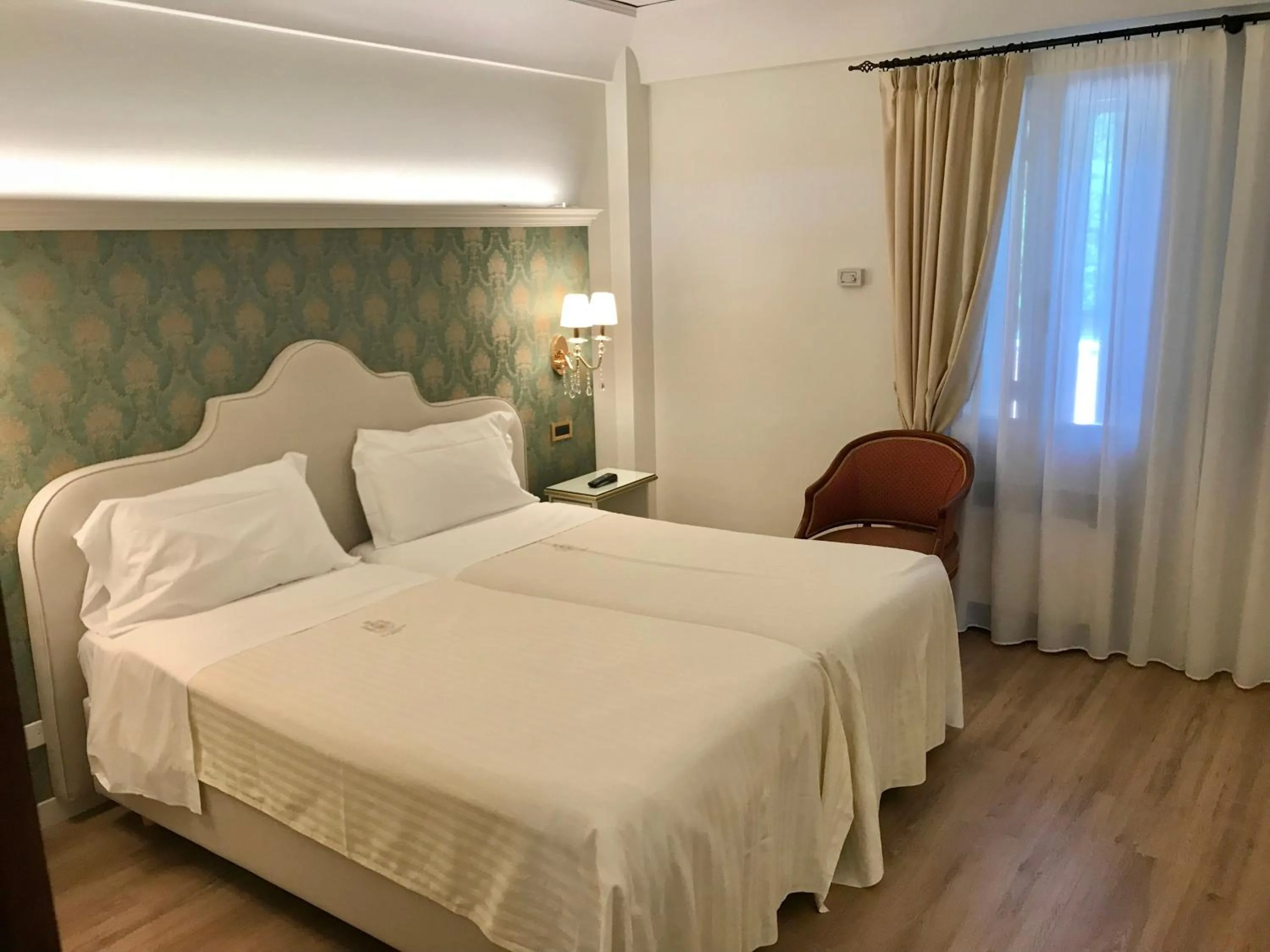 Photo of the whole room, Bed in Hotel Villa Condulmer