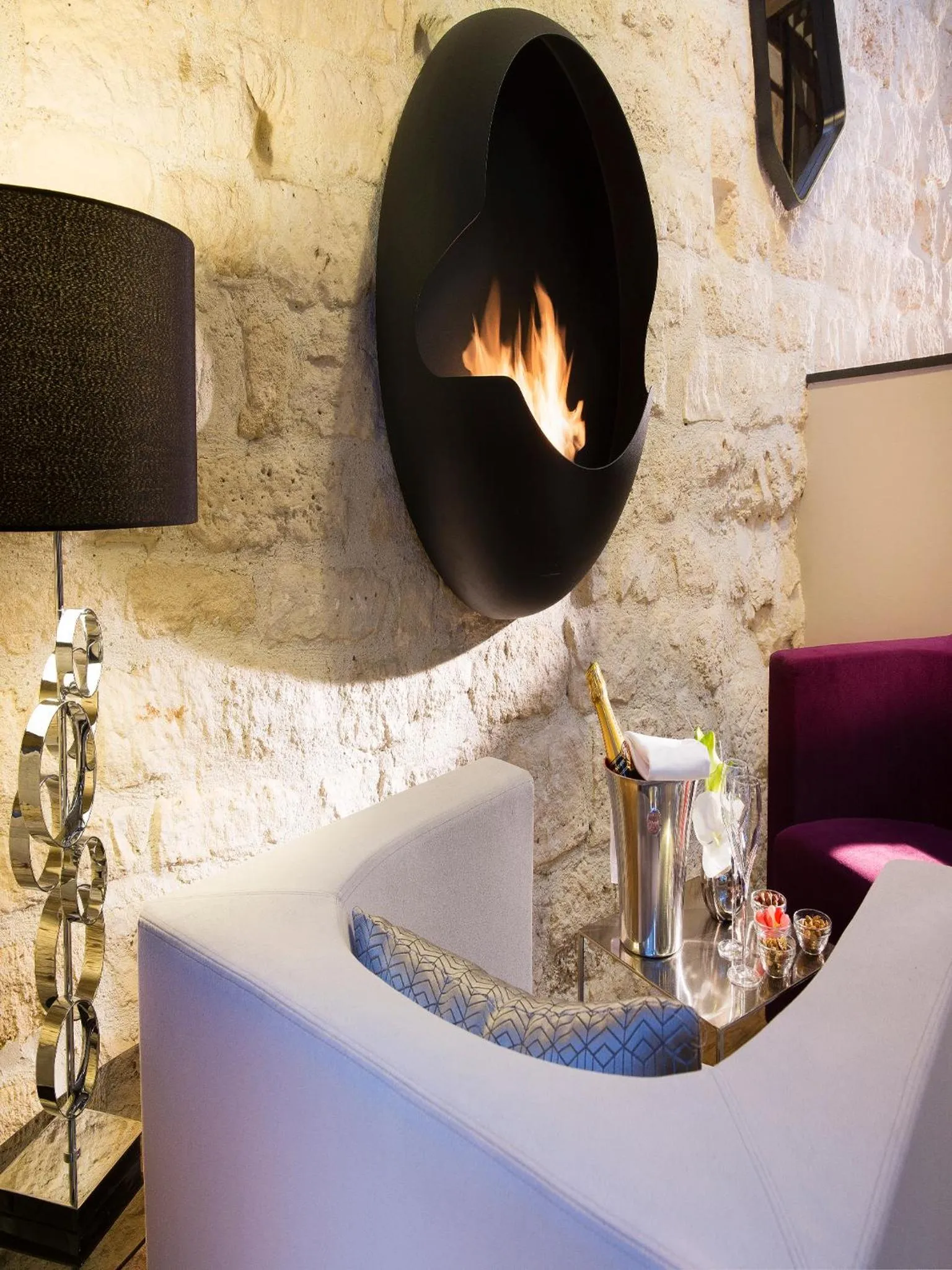 Living room in Hôtel Jacques de Molay - Fitness & Sauna