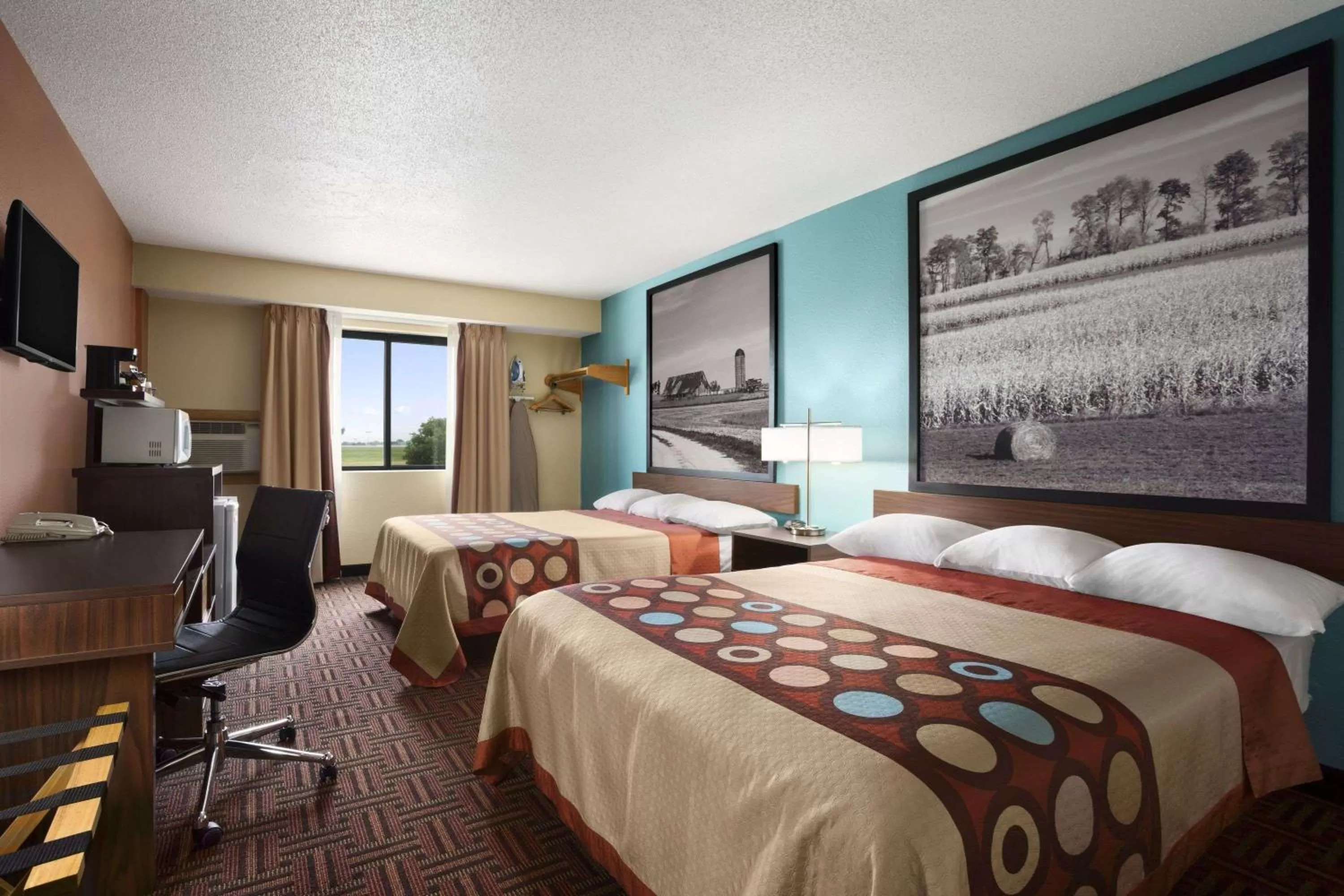 Photo of the whole room, Bed in Super 8 by Wyndham Marion