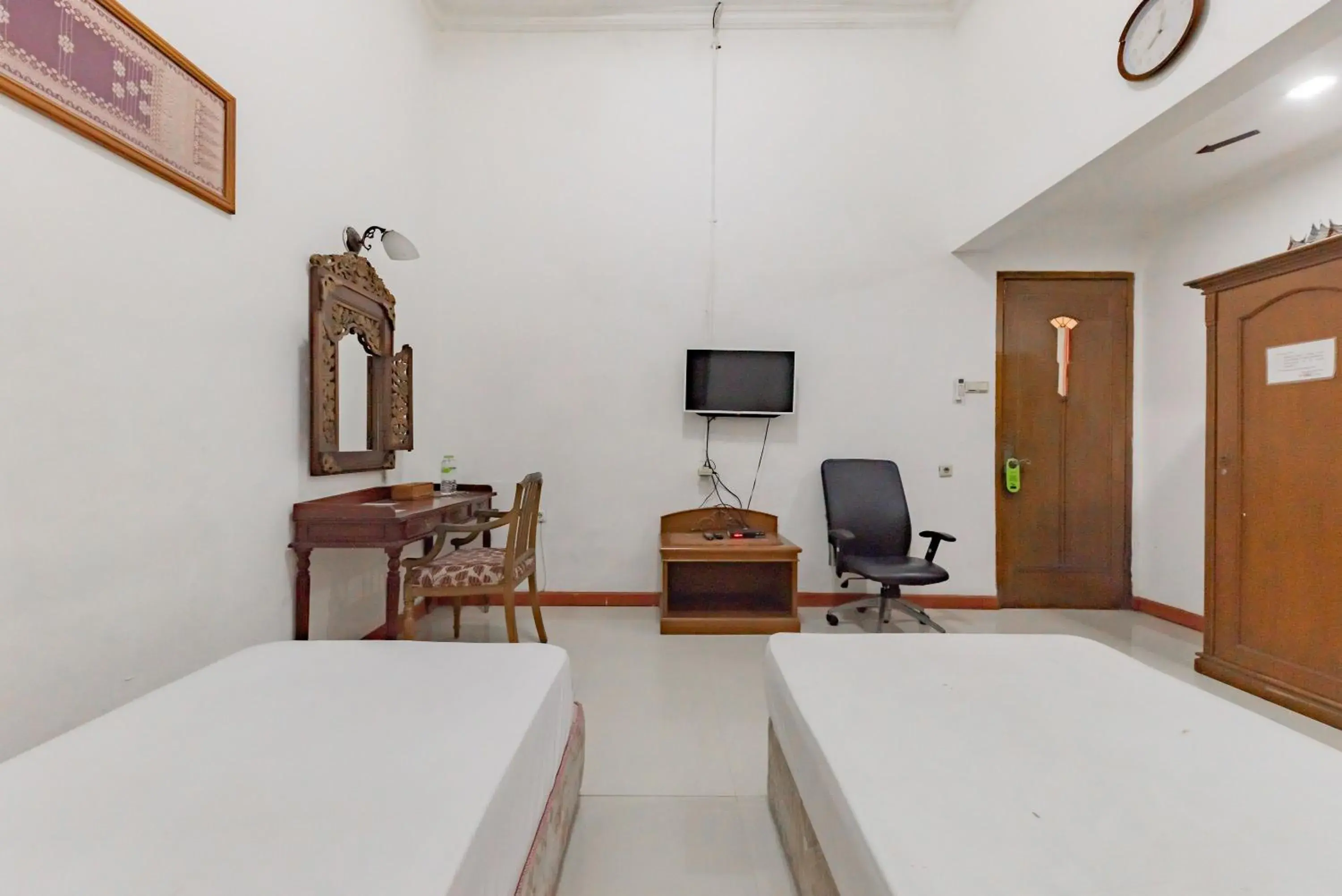 Superior Twin Room in Hotel O Bandung near Stadion Siliwangi formerly The Ethnic Hotel Bandung Superior Twin Room in Hotel O Bandung near Stadion Siliwangi formerly The Ethnic Hotel Bandung