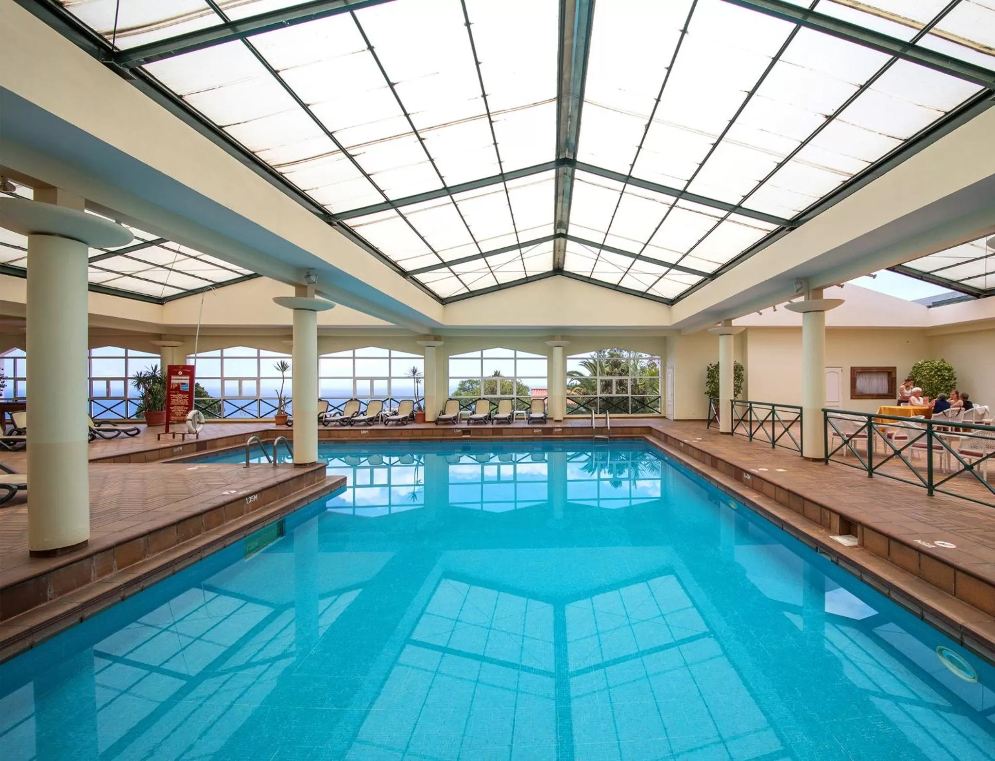 Swimming pool in Dom Pedro Garajau