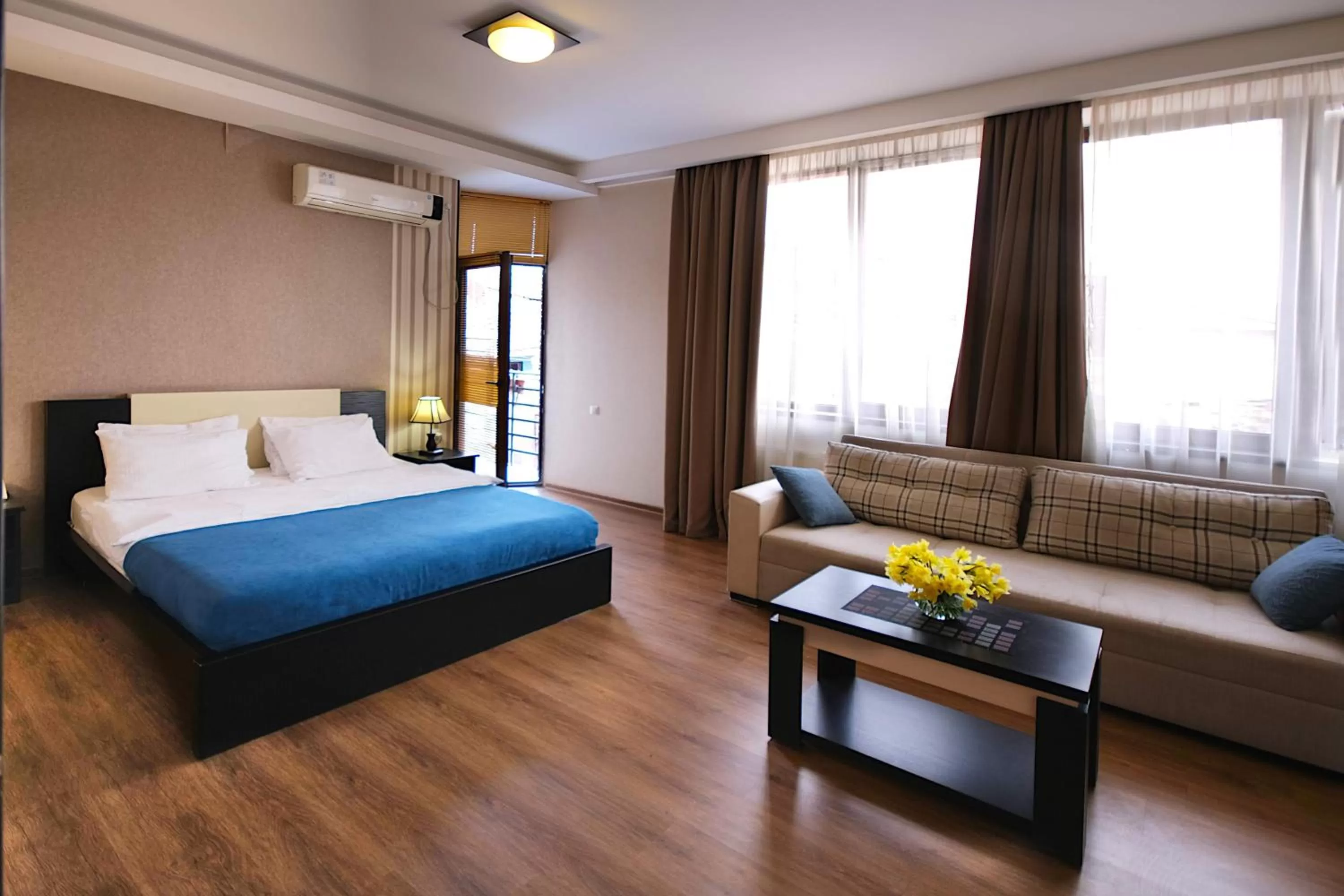 Photo of the whole room, Bed in Light House Old City