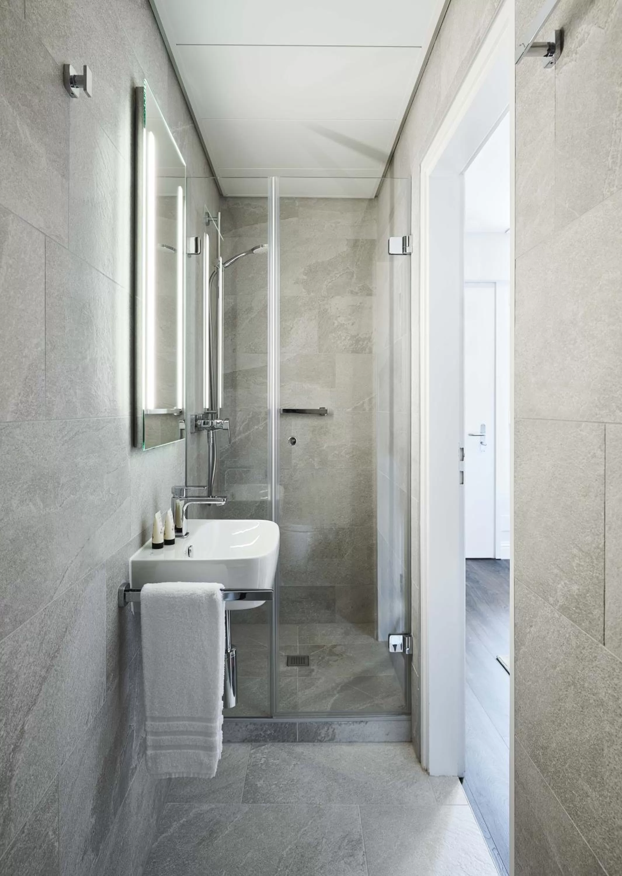 Shower in Vista Lakefront Boutique Hotel