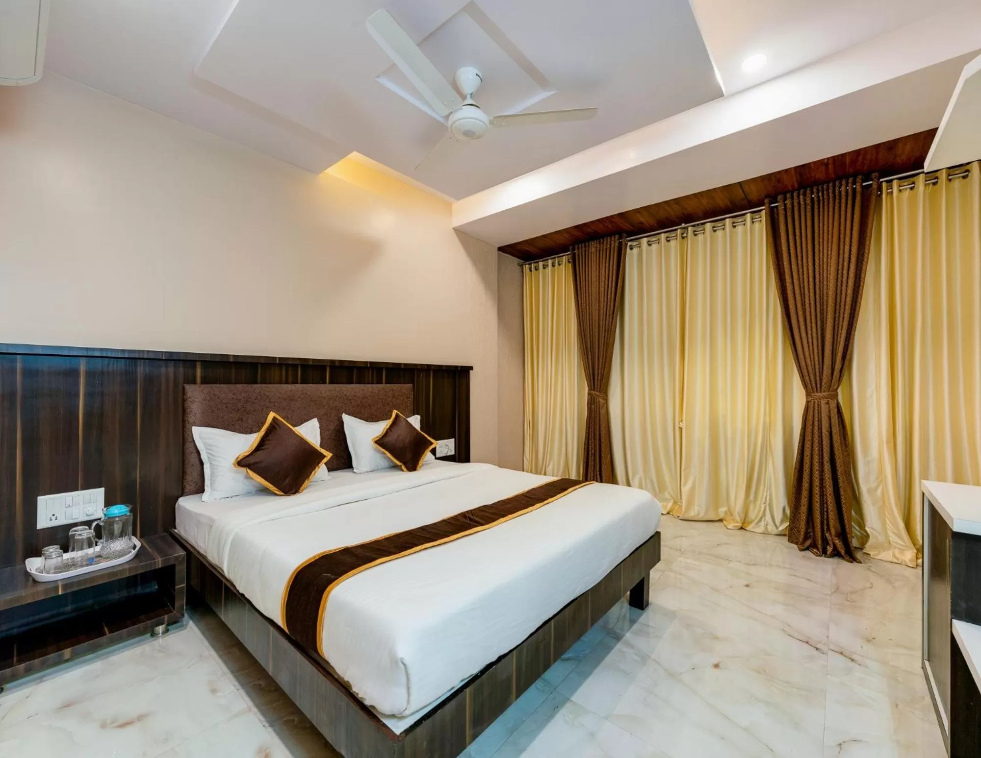 Bed in Hotel Aatithya Satkar Near Mahalaxmi Temple